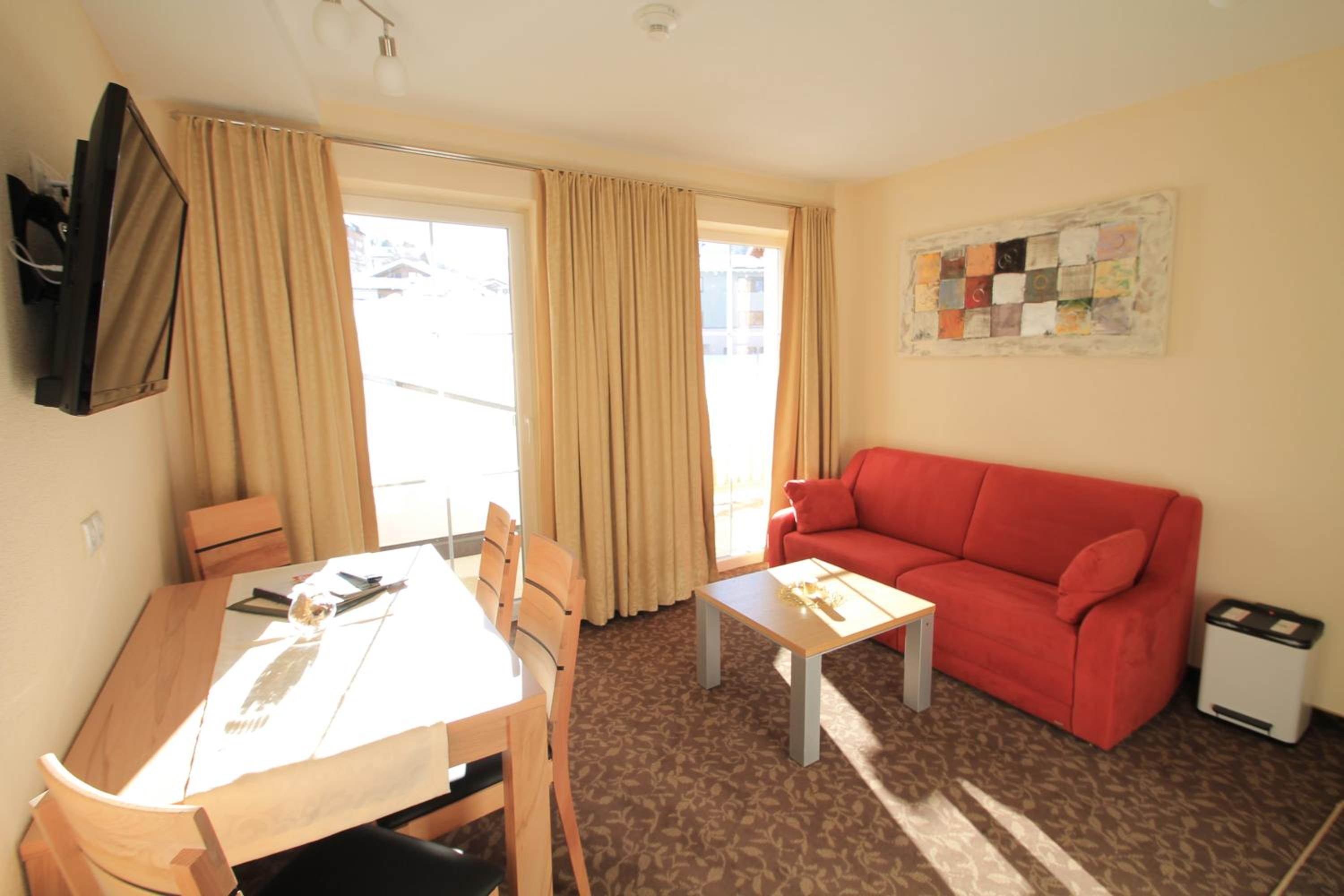One-Bedroom Apartment photo 1