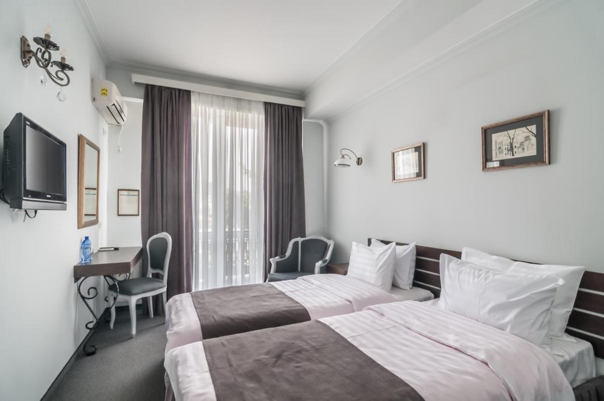 Twin Room with Balcony and City View photo 1