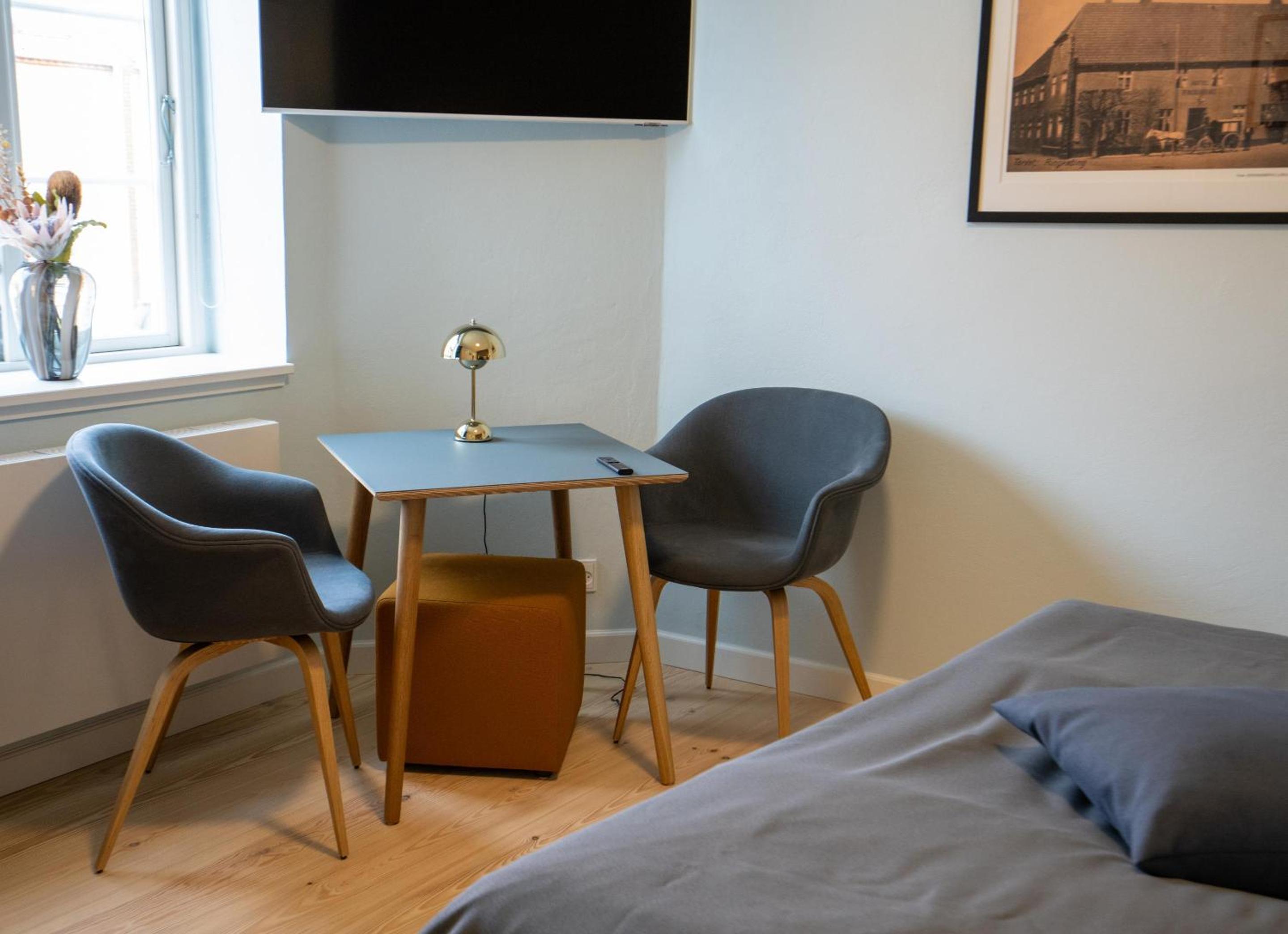 Deluxe Double Room thumbnail 5