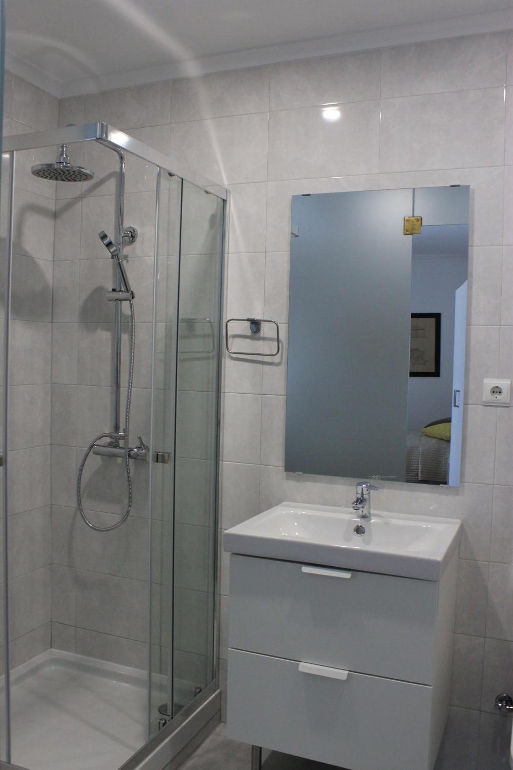 Double Room with Private Bathroom - Photo 4