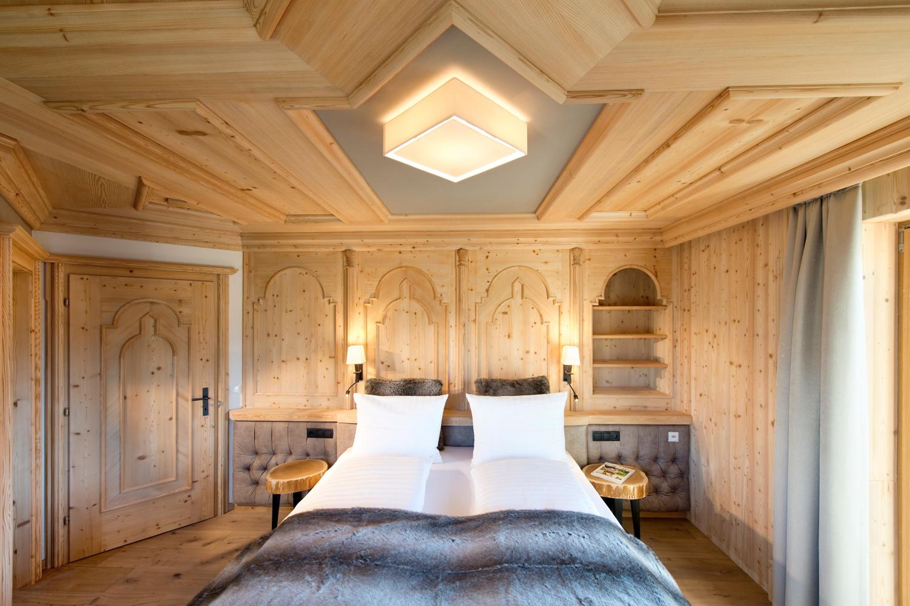 Luxury Apartment - Photo 2
