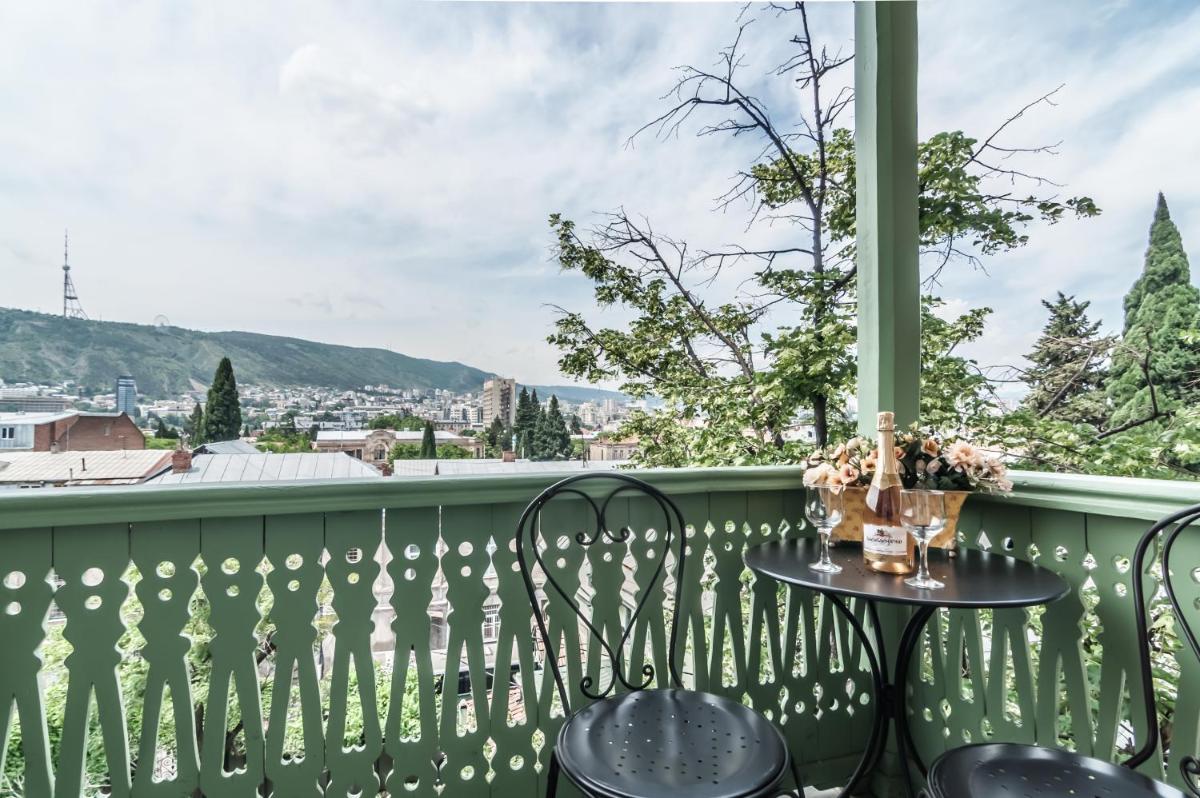 Twin Room with Balcony and City View photo 3