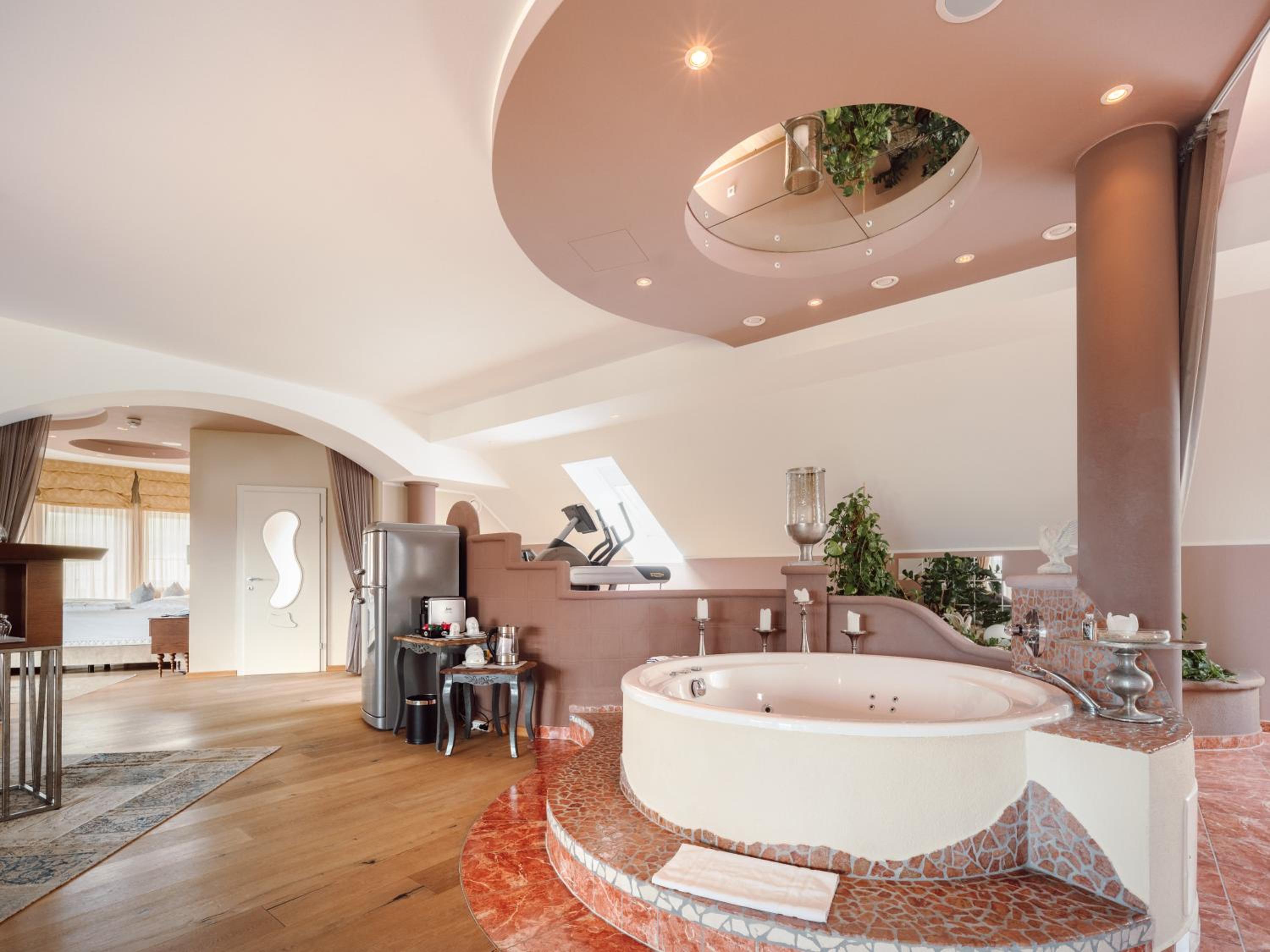 Deluxe Suite with Spa Bath photo 3