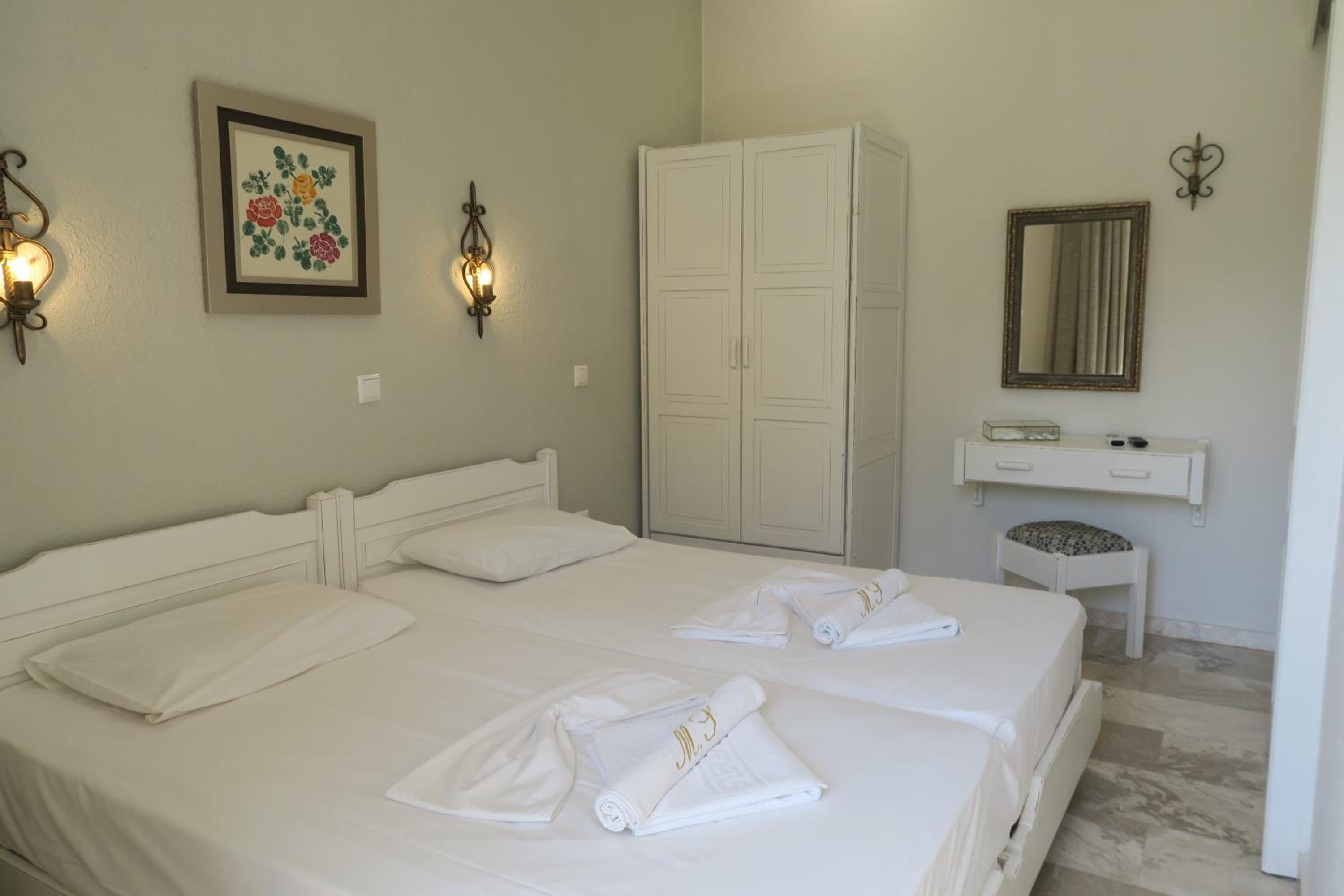 Standard Triple Room with Sea View