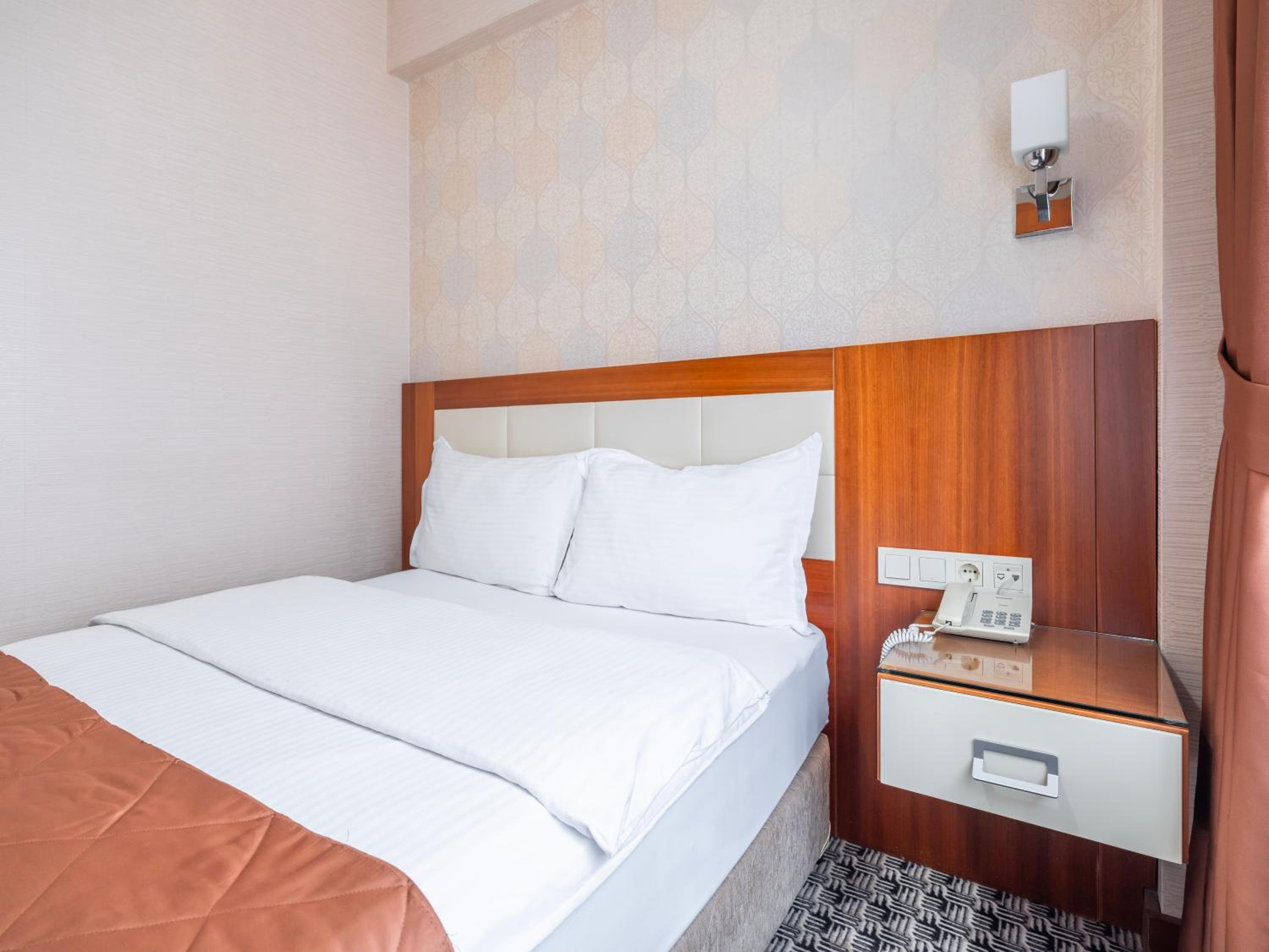 Budget Double Room photo 3