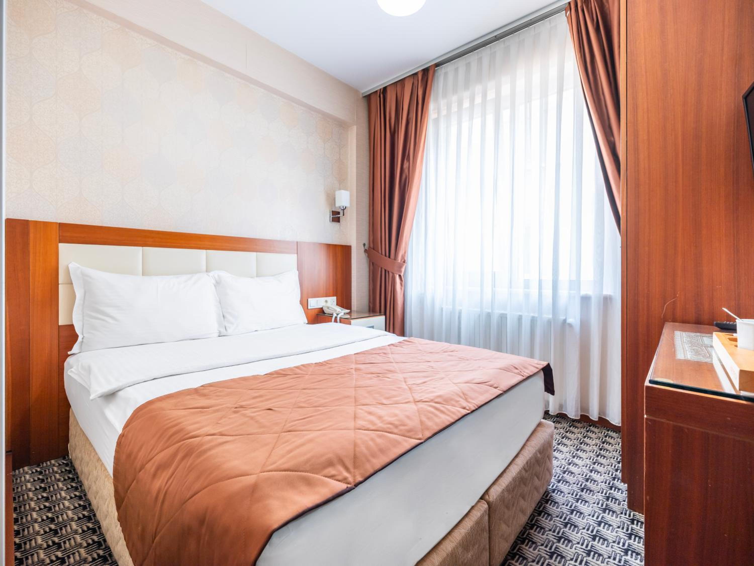 Budget Double Room photo 2