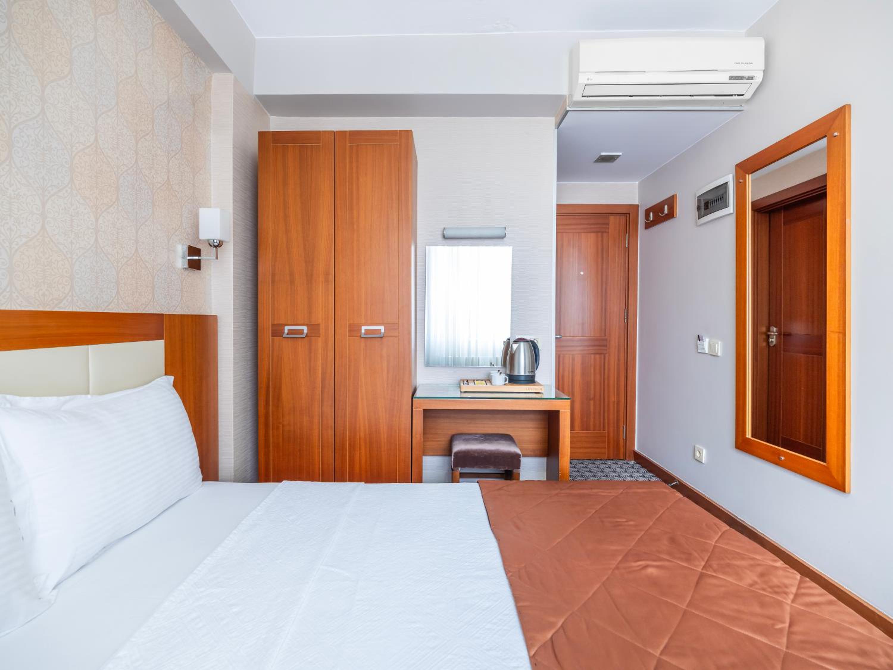 Standard Double Room photo 2