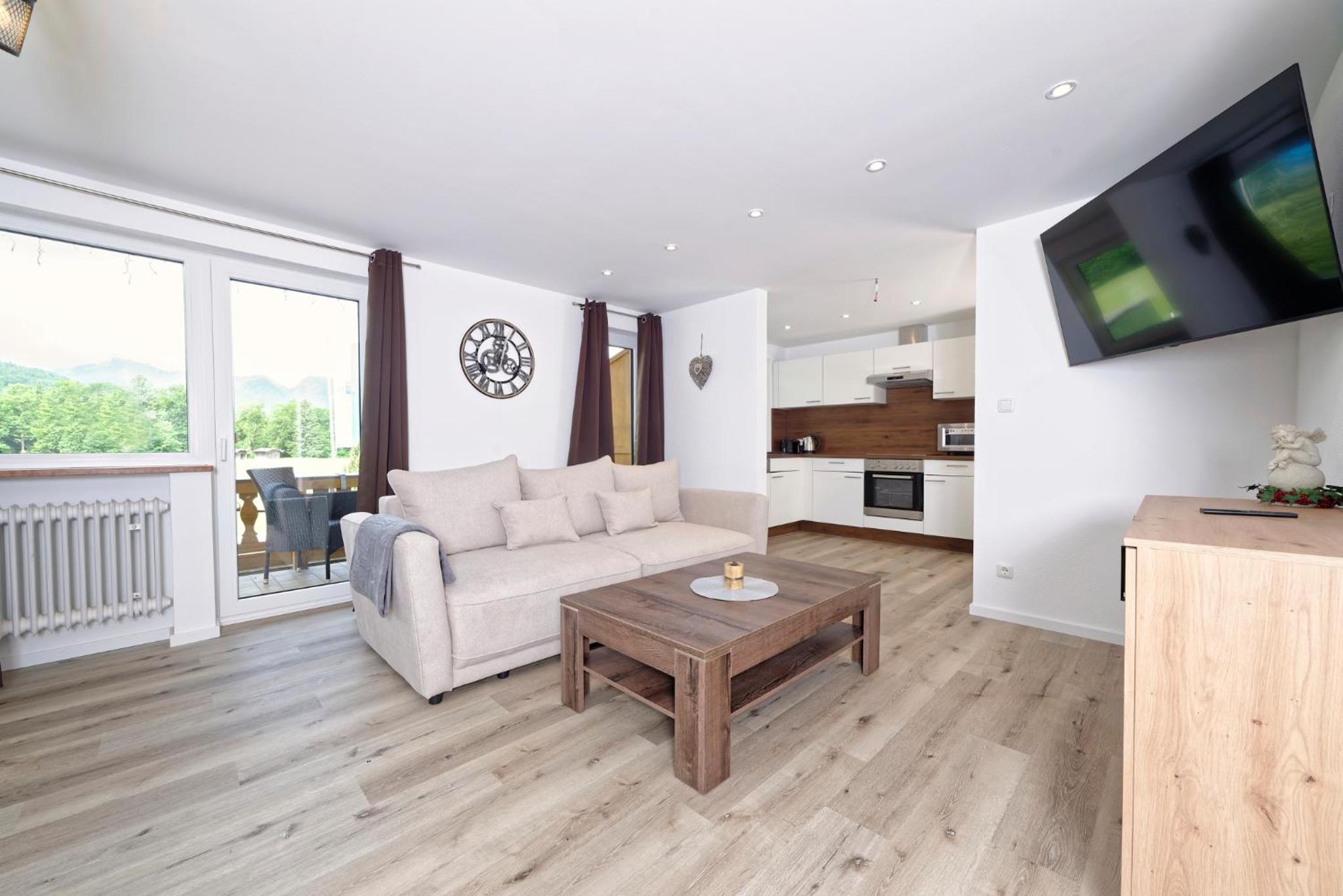 Family Two-Bedroom Apartment with View - Photo 4