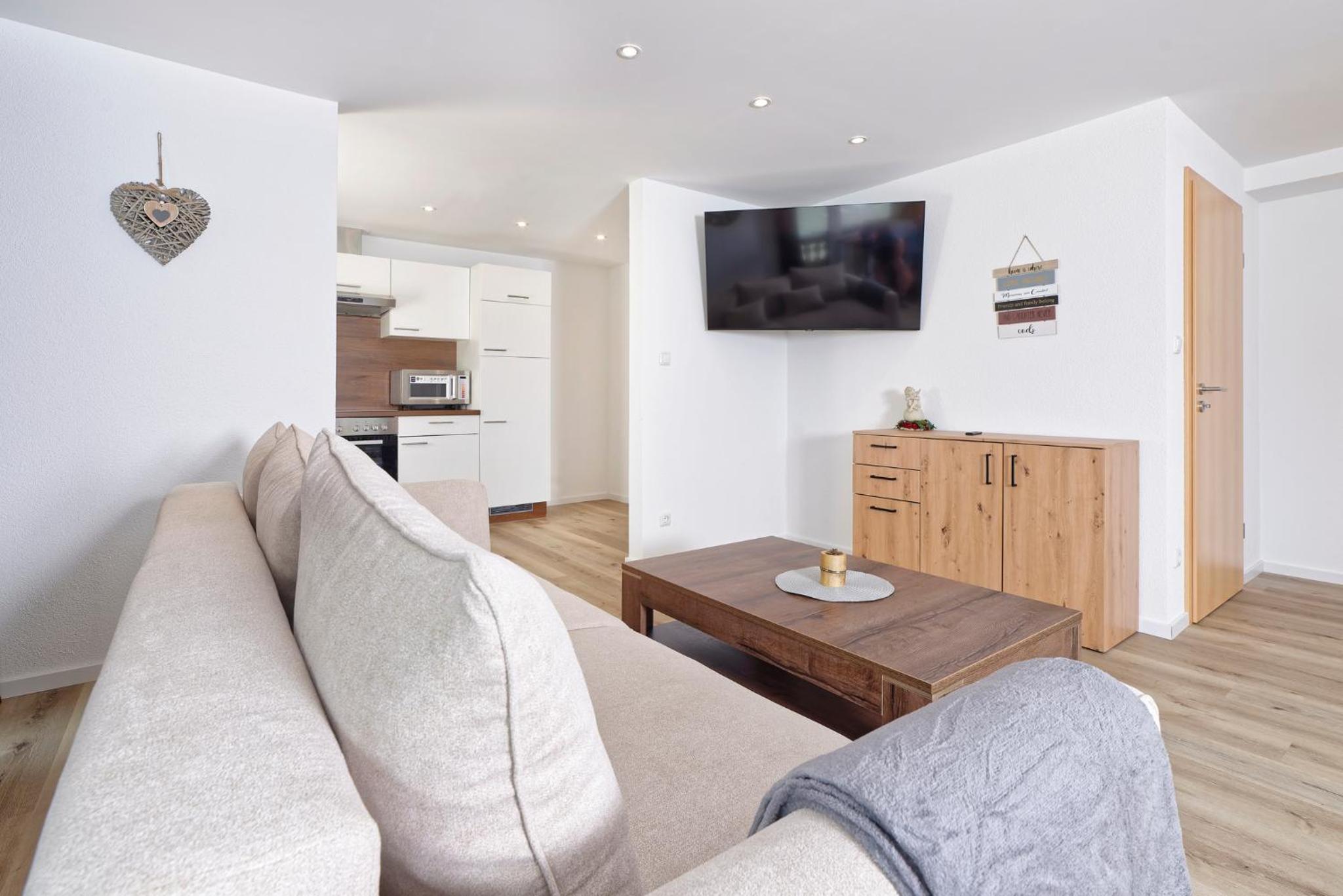 Family Two-Bedroom Apartment with View - Photo 5
