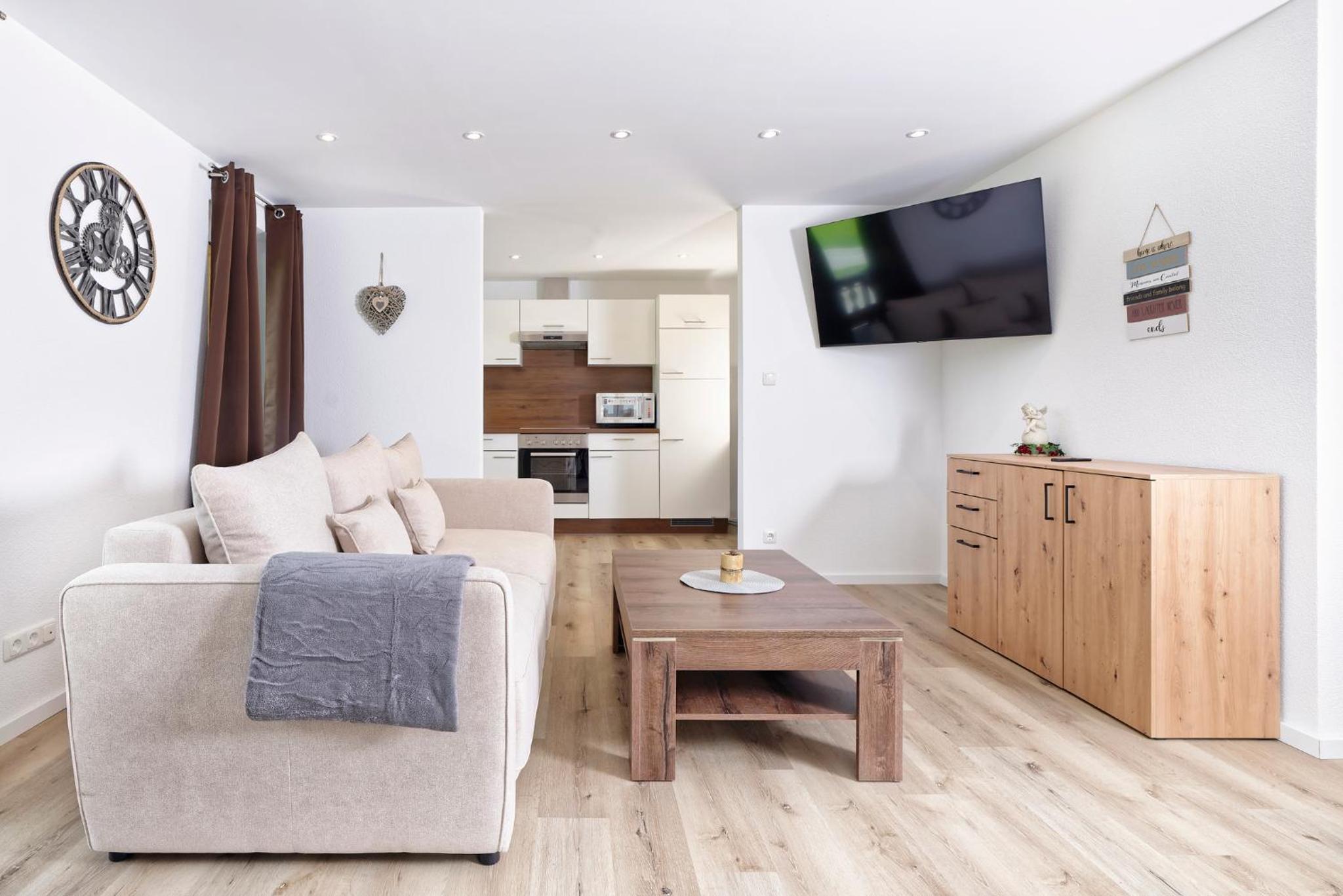 Family Two-Bedroom Apartment with View - Photo 2