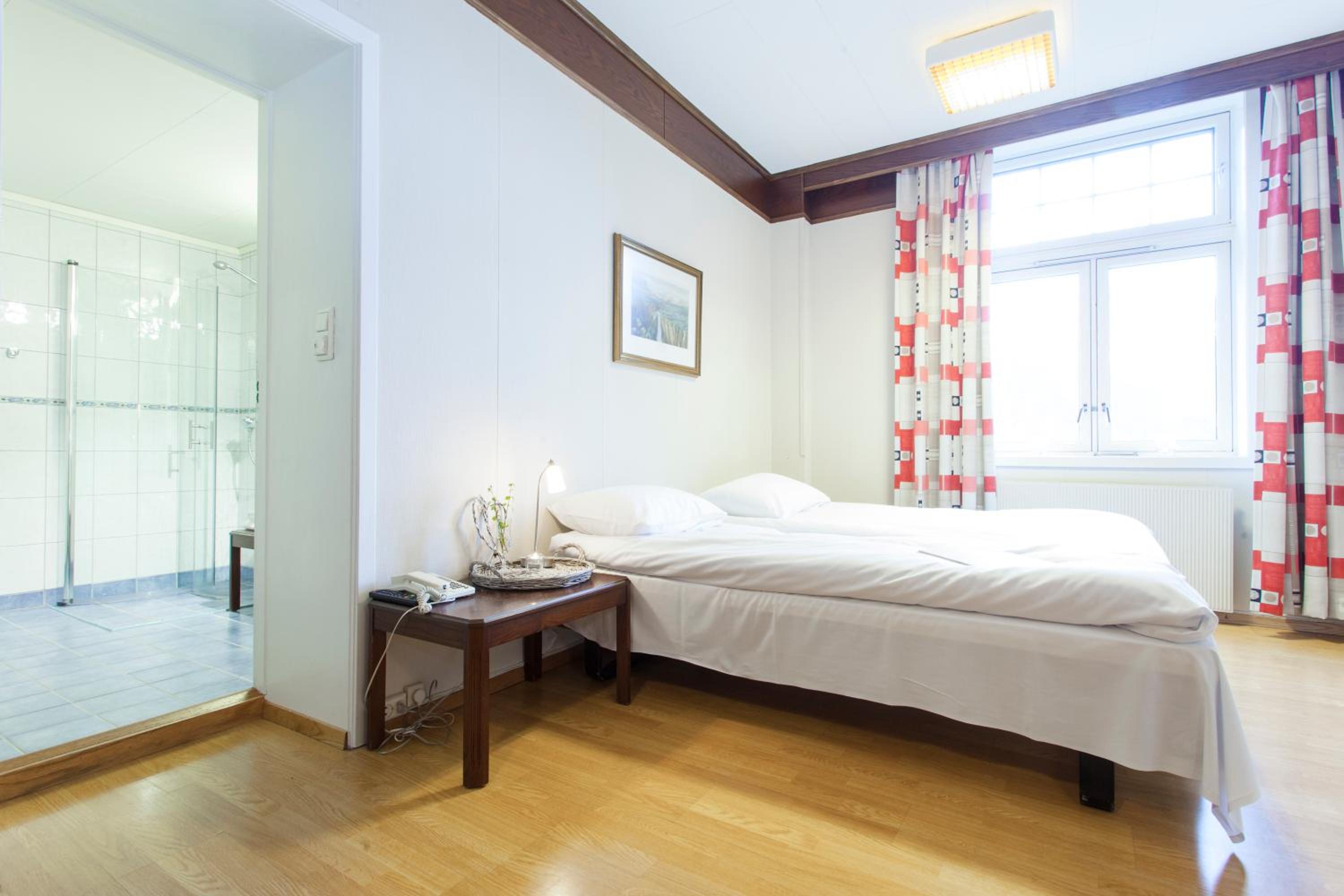 Standard Twin Room with Fjord View photo 1