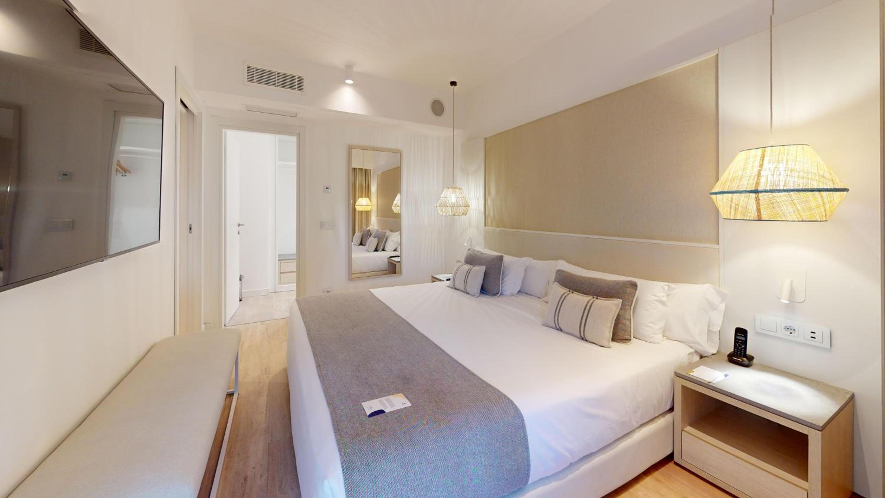 Signature Level Junior Suite