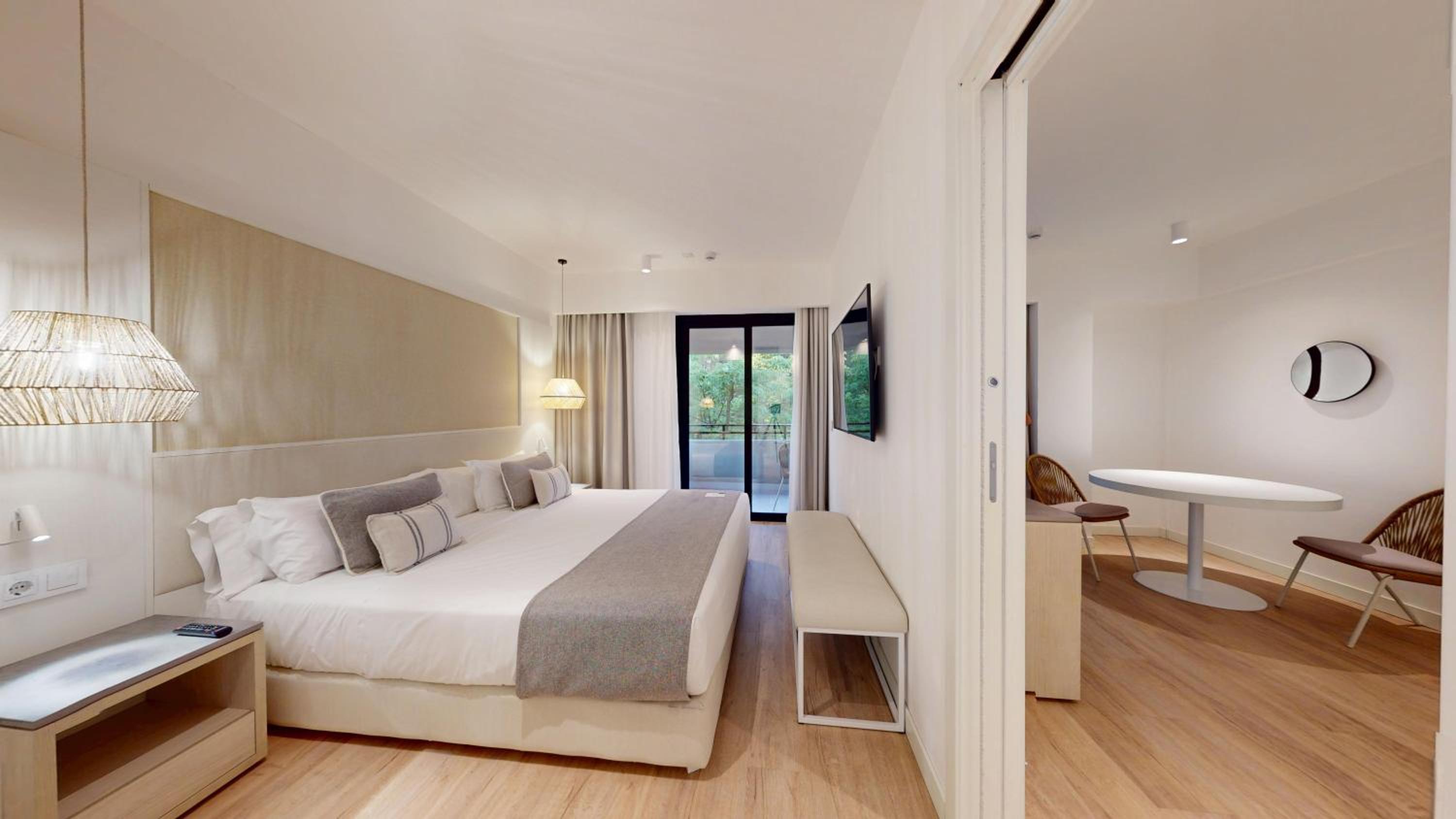Signature Level Junior Suite