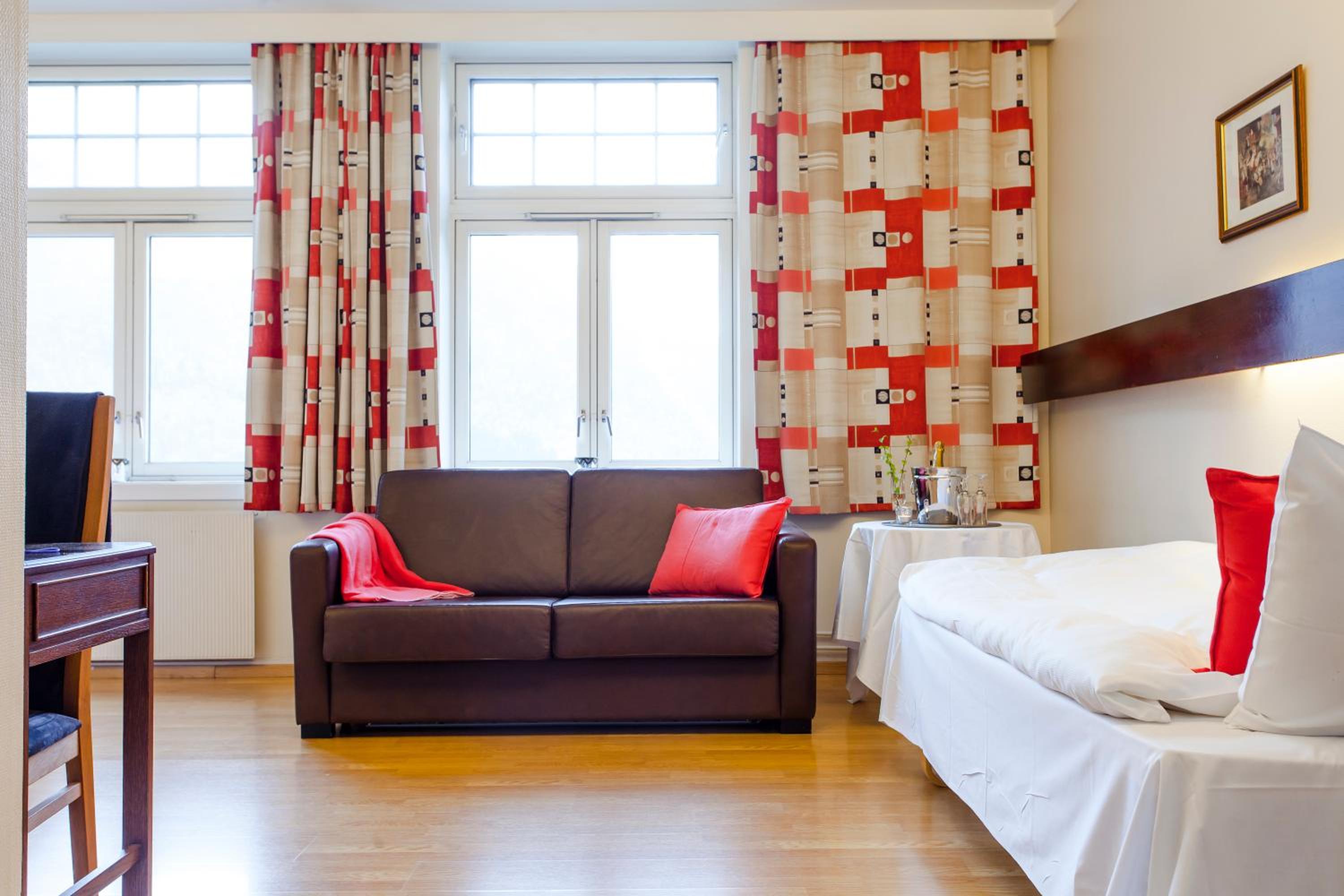 Family Room with Fjord View photo 3