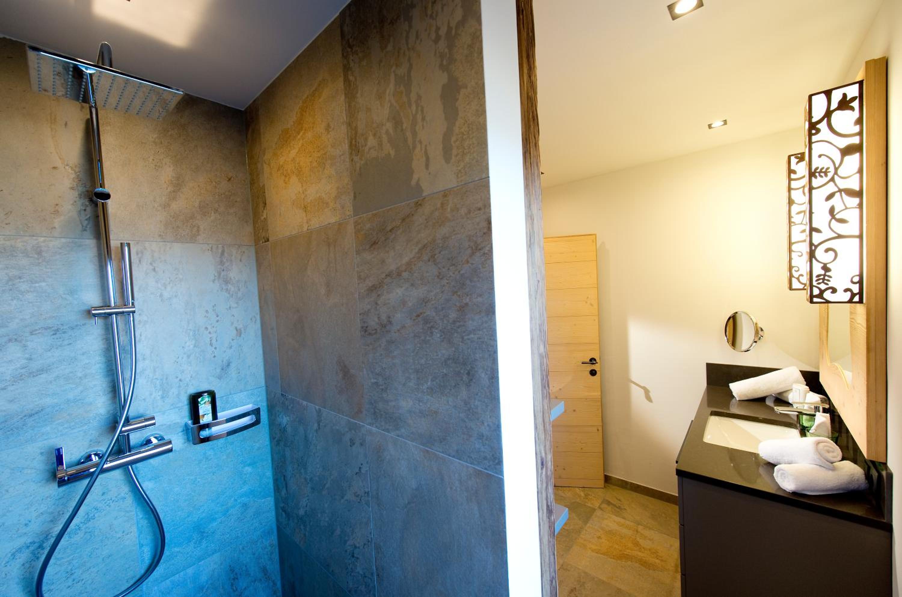 Luxury Apartment - Photo 8