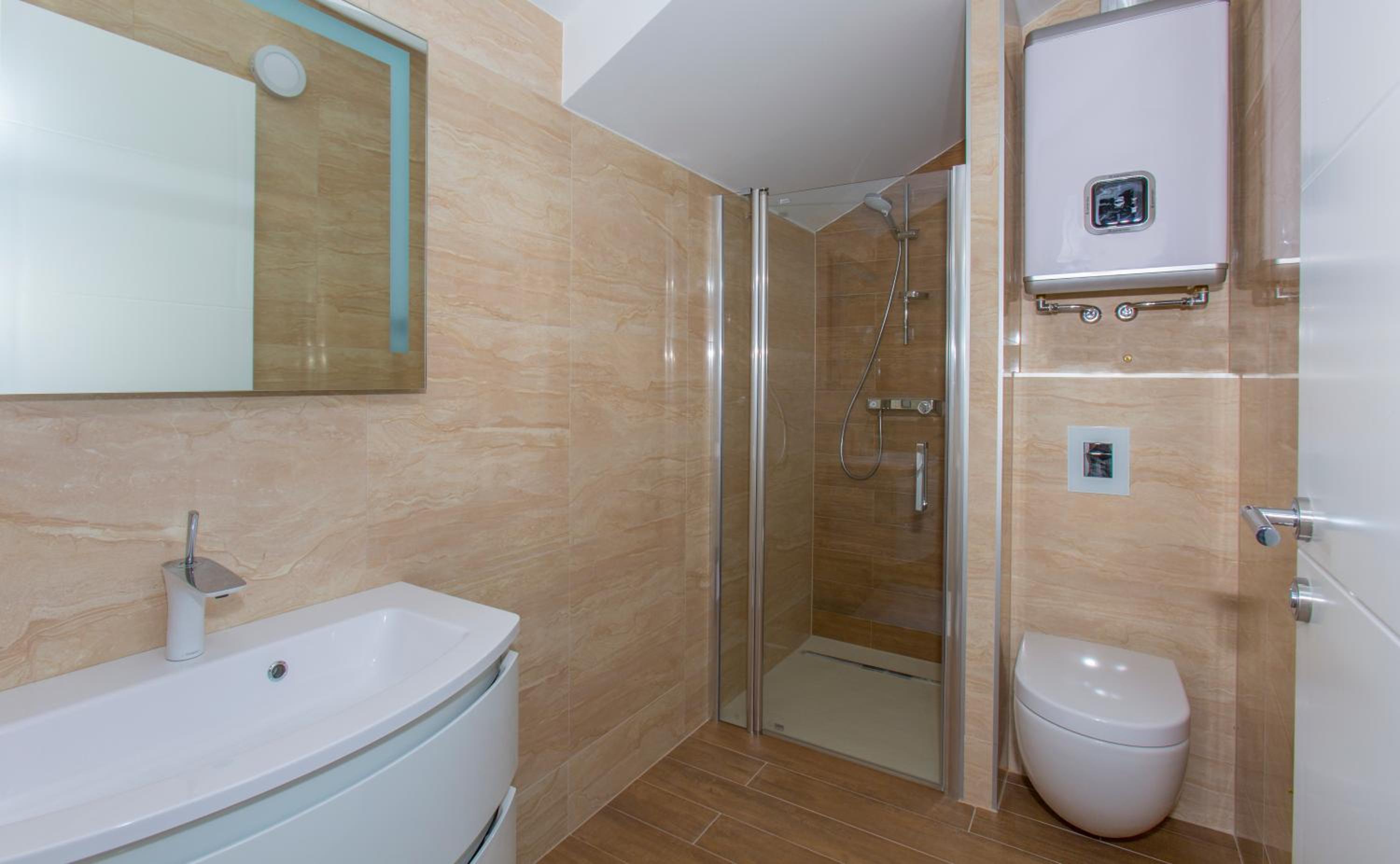 Two-Bedroom Apartment with Balcony and Terace photo 3