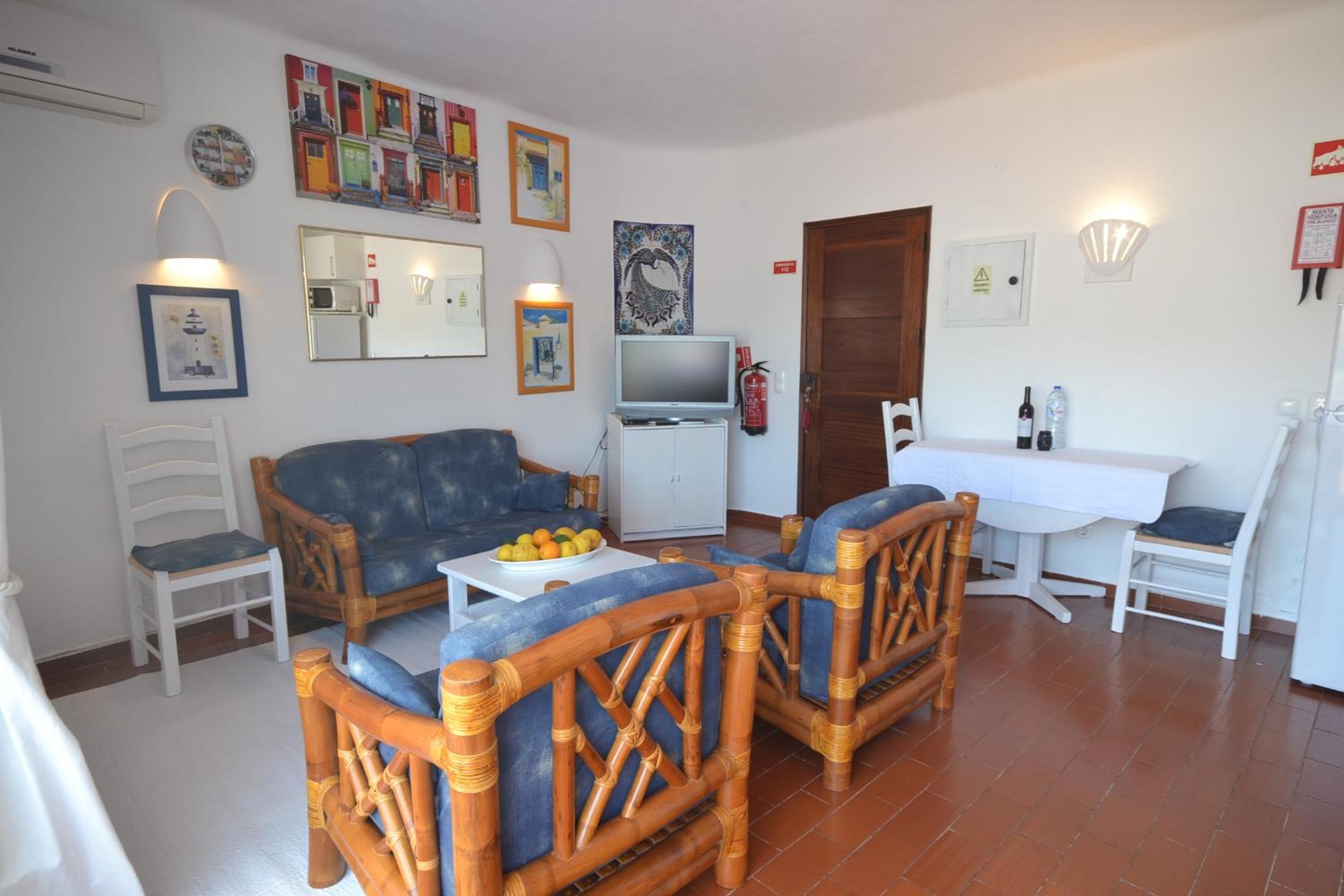 Apartment with Terrace - Photo 6