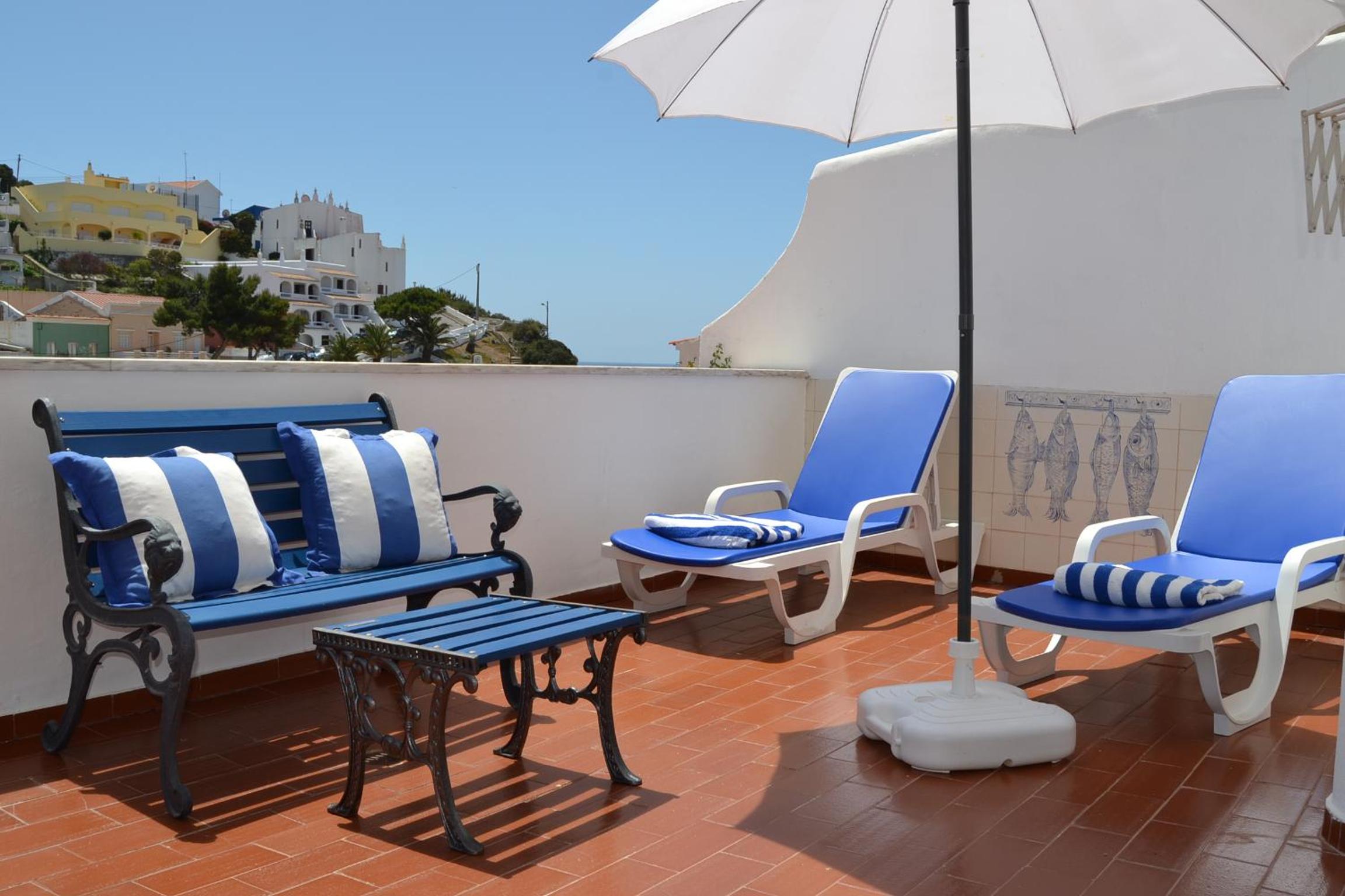 Apartment with Terrace - Photo 4