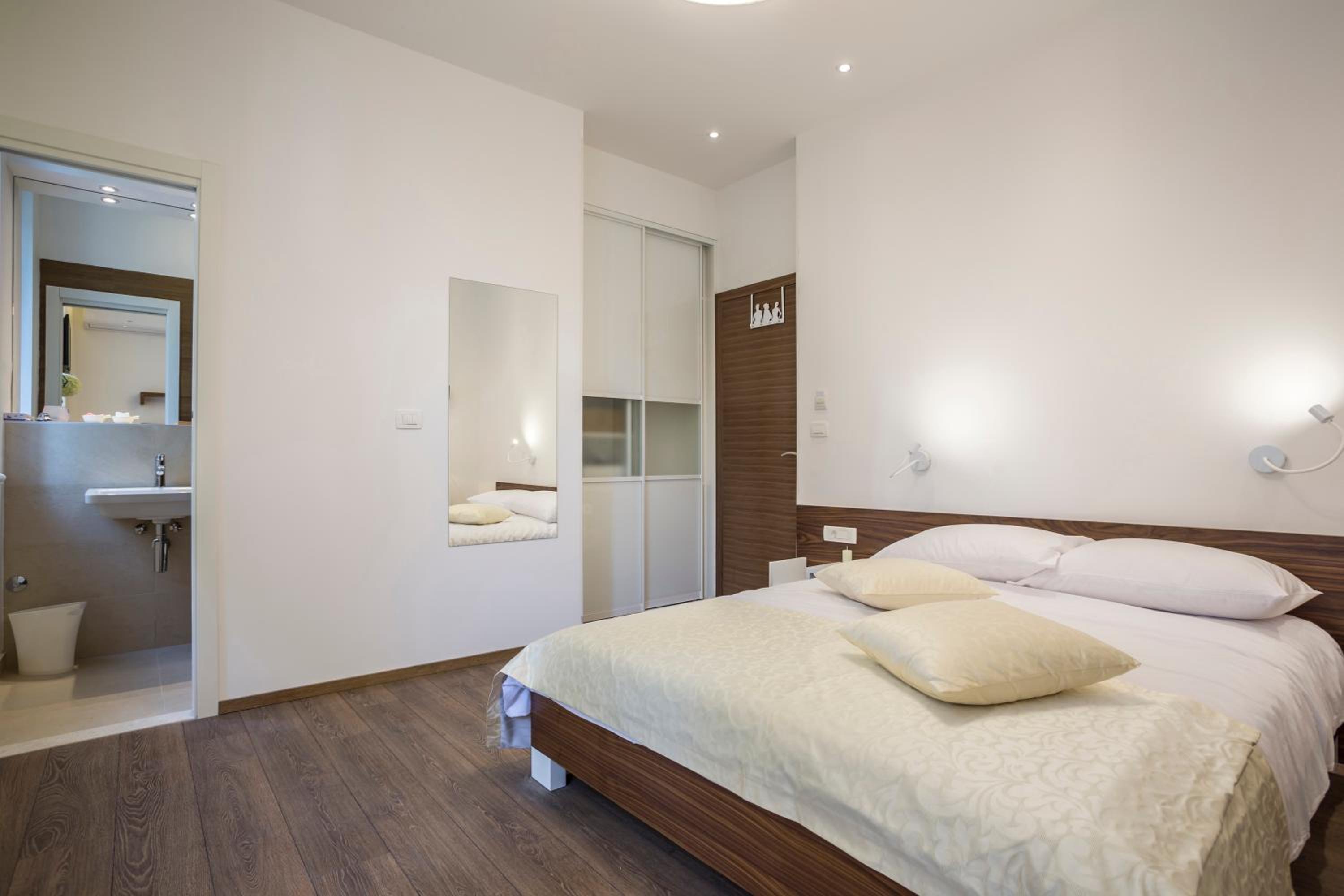 Luxury Double Room - Photo 10