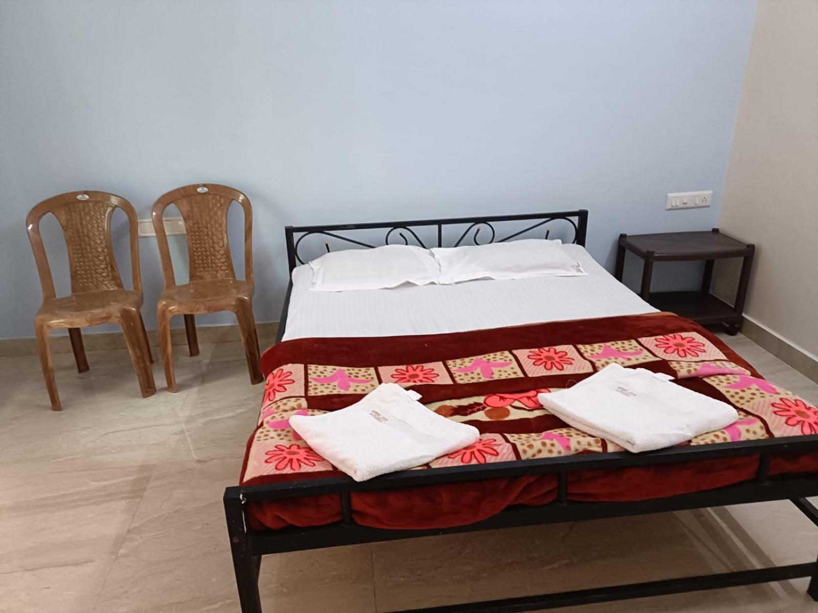 Budget Double Room photo 3
