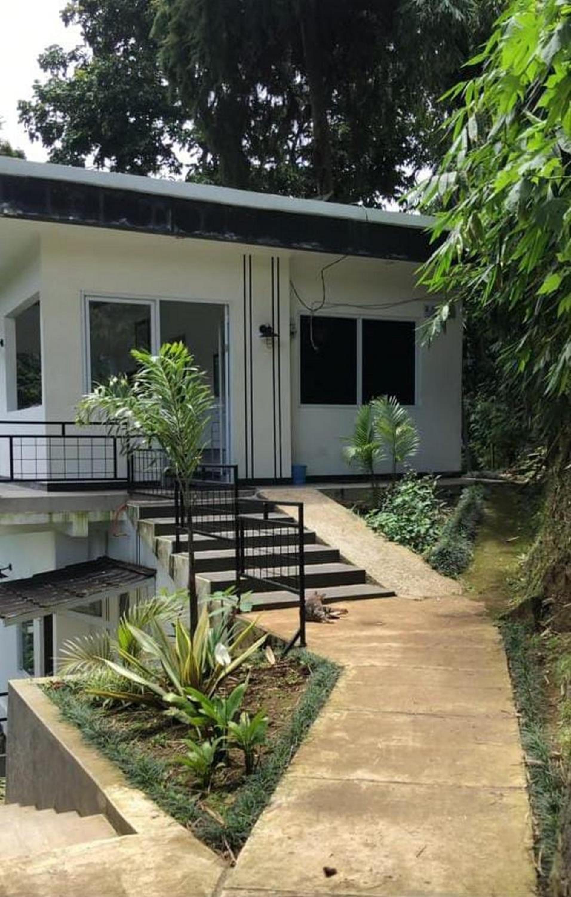Family Room with Balcony - Photo 2