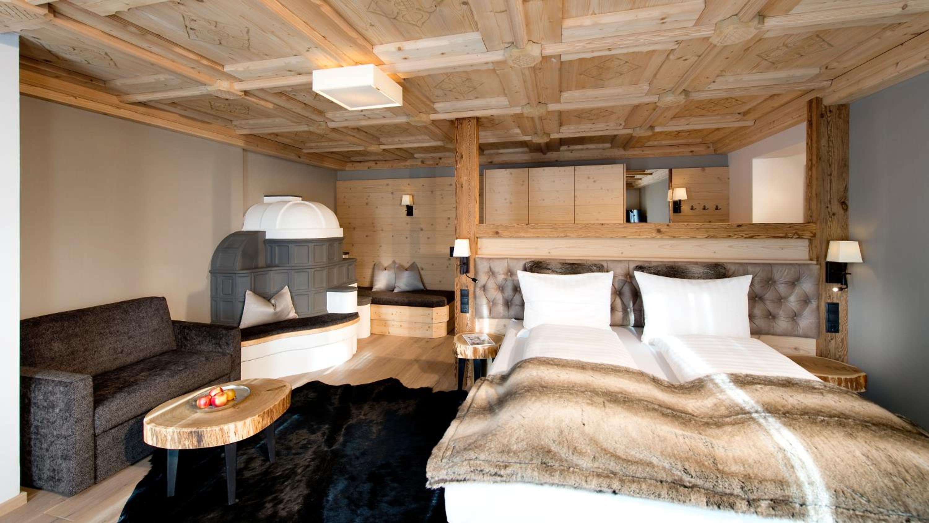 Luxury Suite - Photo 2