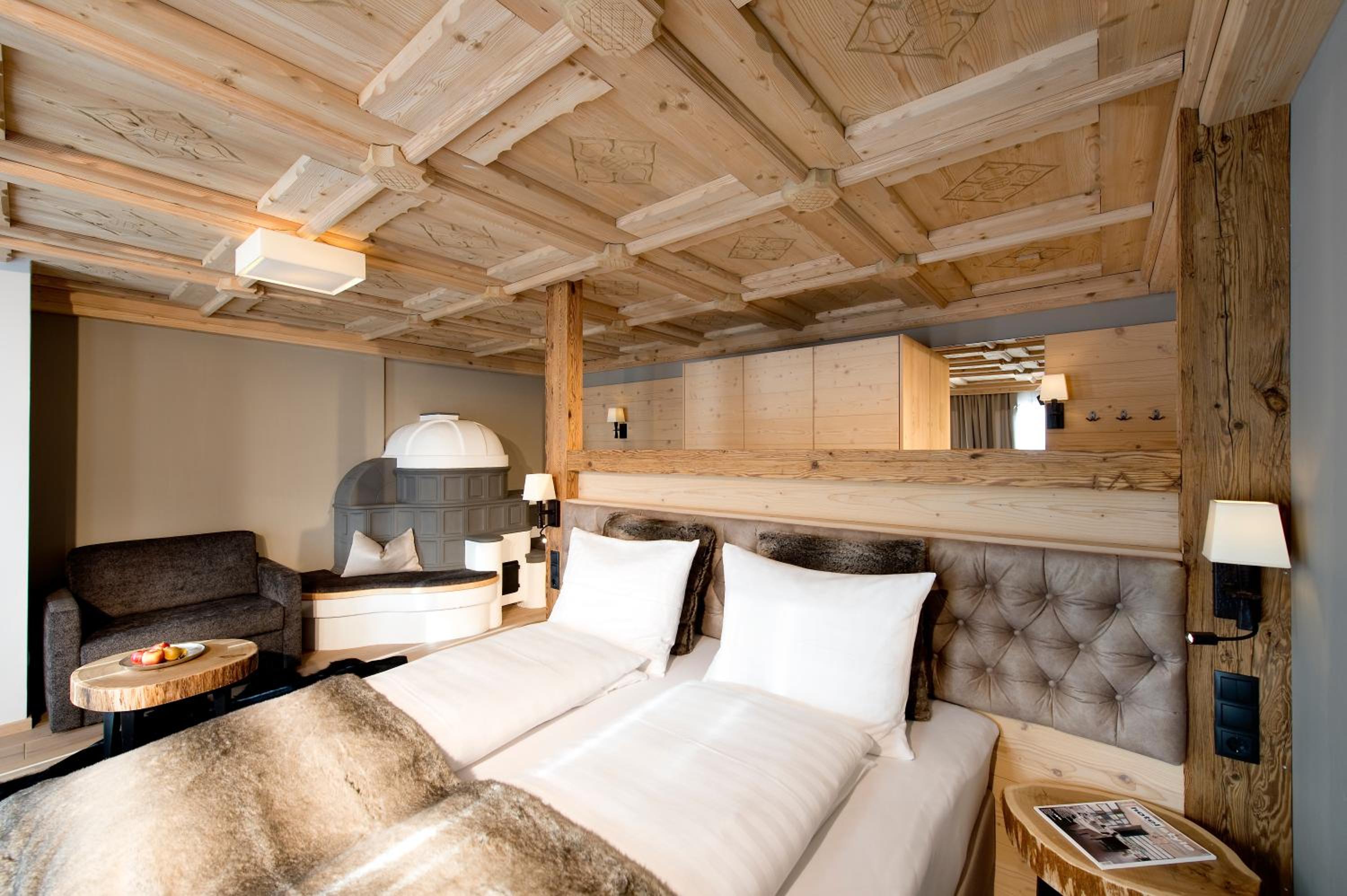 Luxury Suite - Photo 9