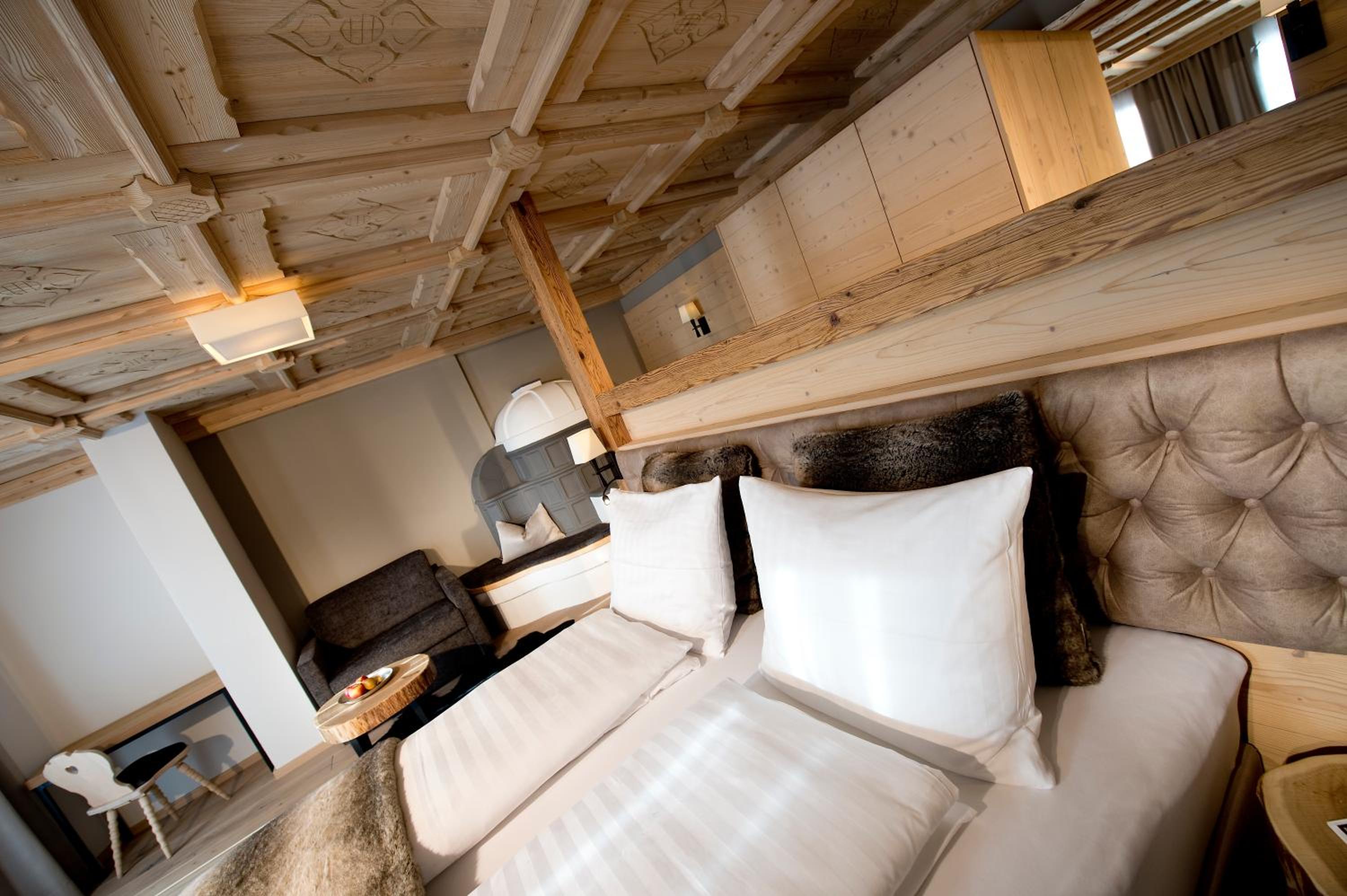 Luxury Suite - Photo 5