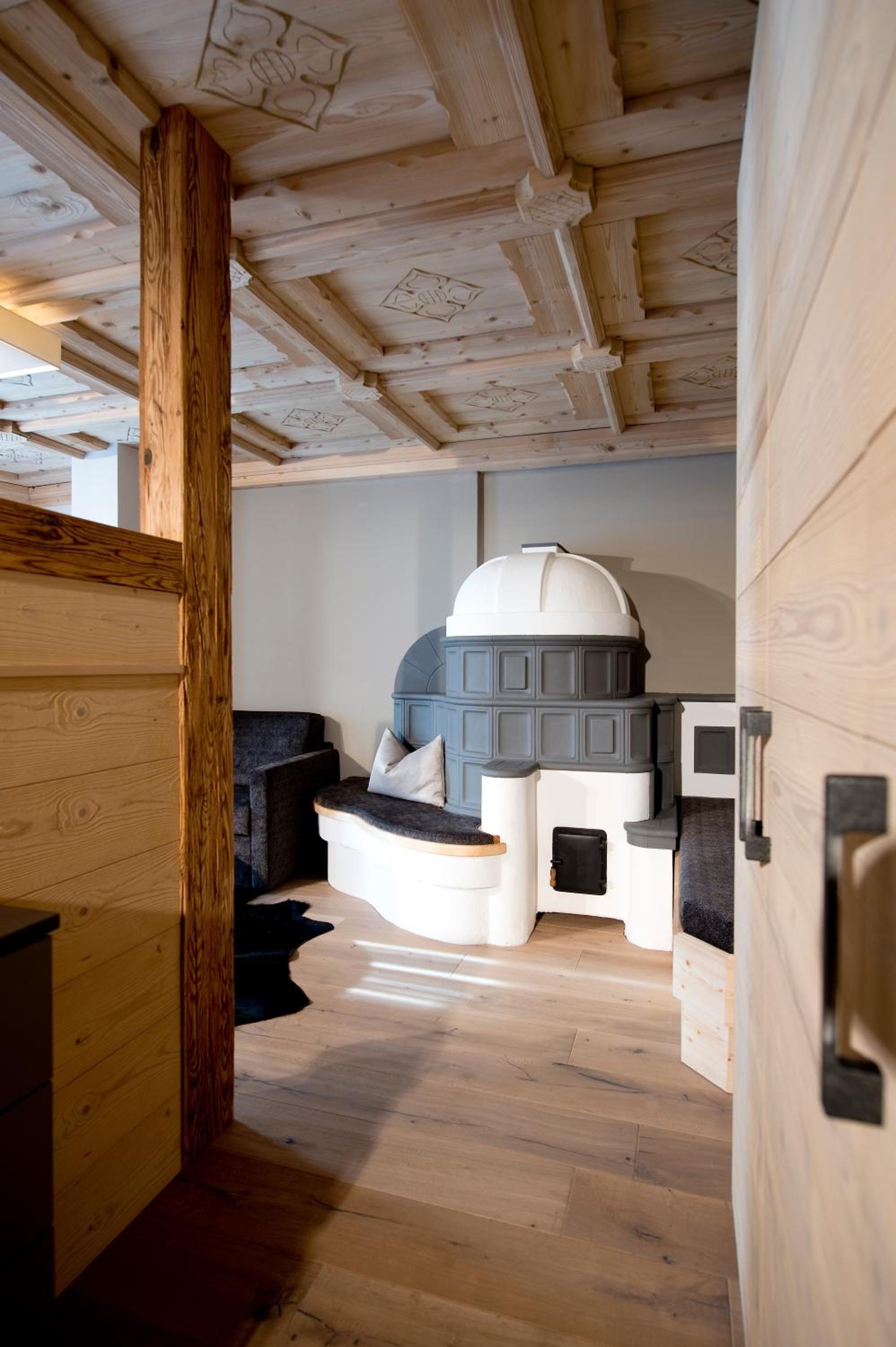 Luxury Suite - Photo 10