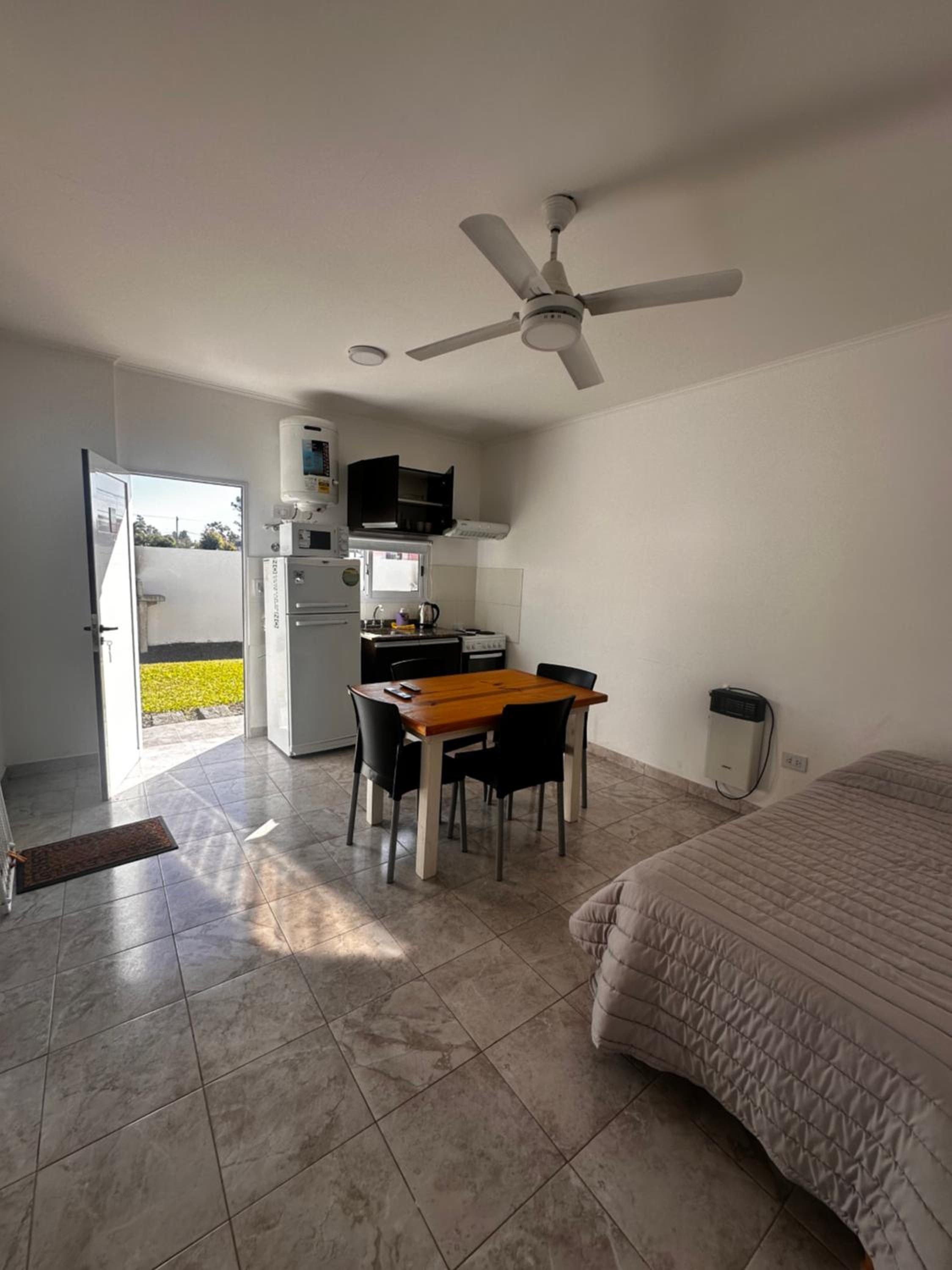 One-Bedroom Apartment photo 3