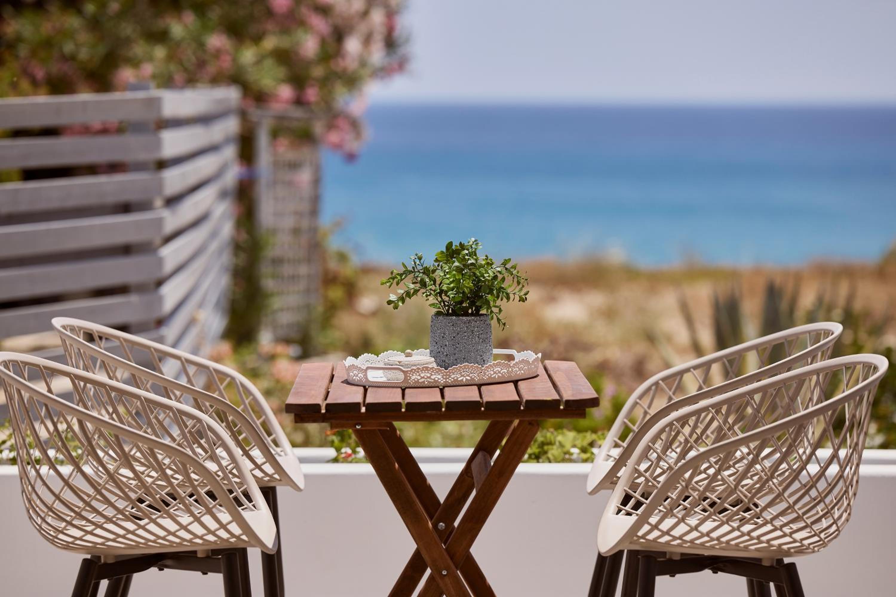 One-Bedroom Apartment with Balcony and Sea View photo 2
