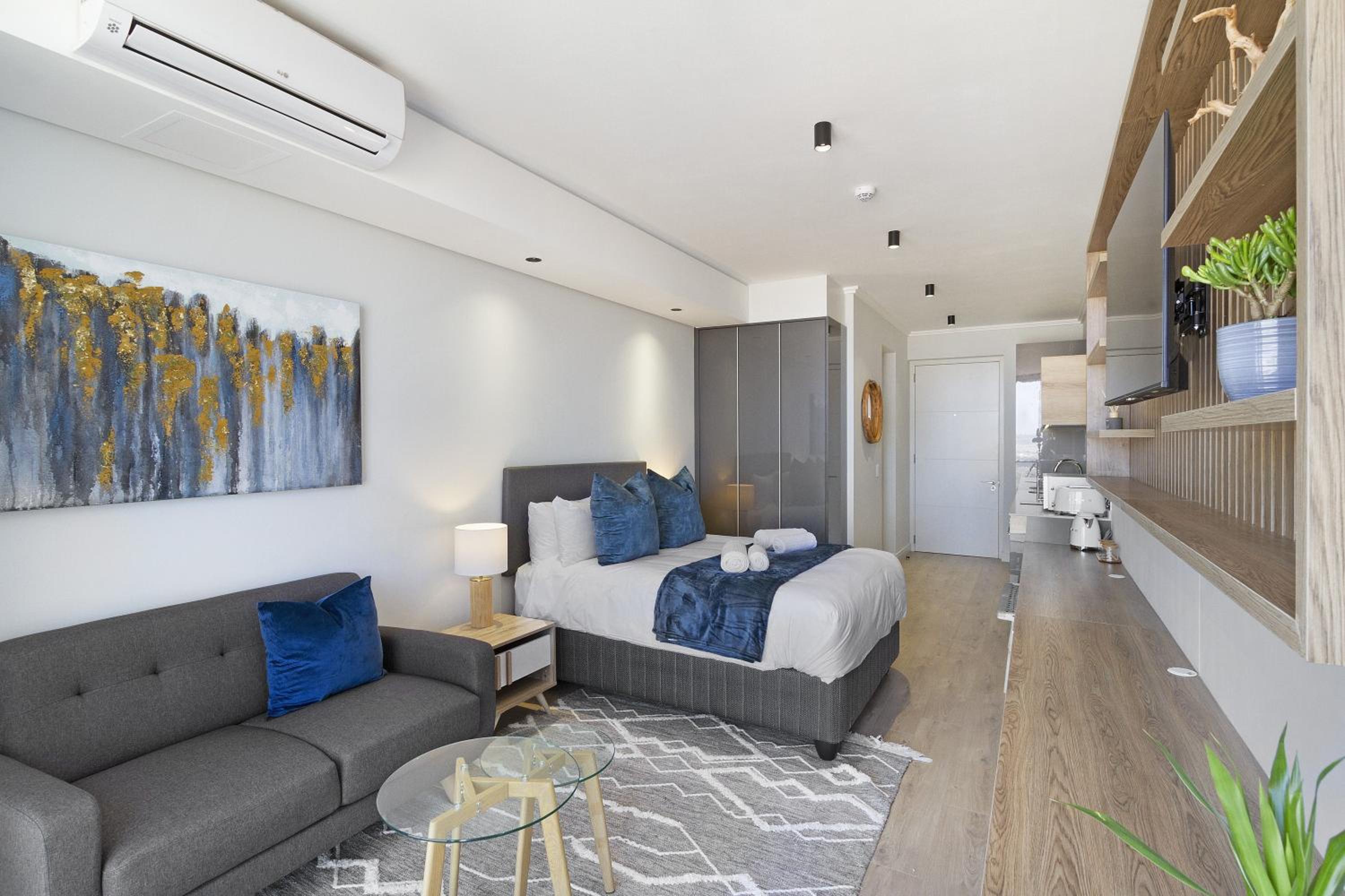 Apartment photo 1