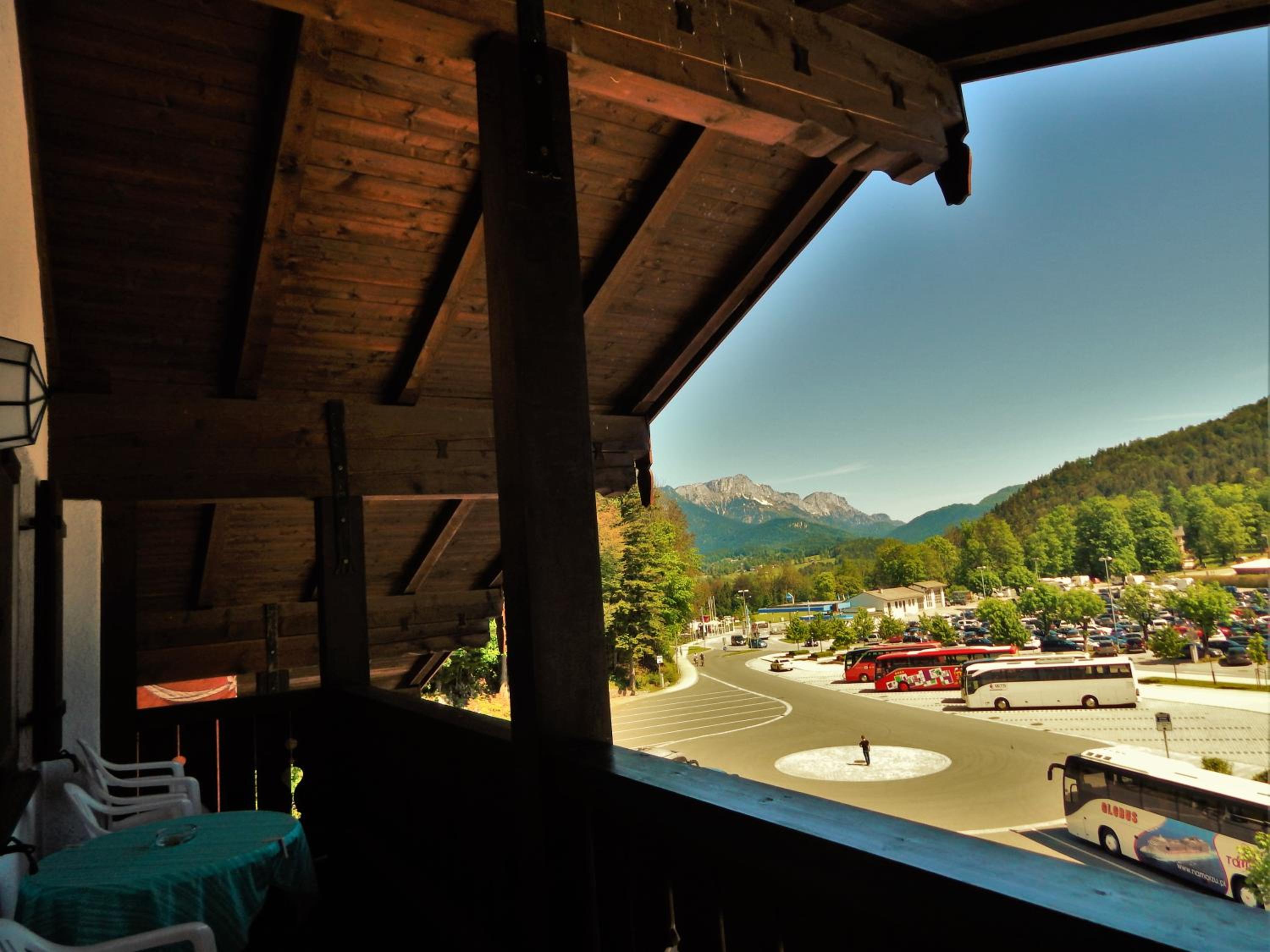 Extra large Family Apartment with Balcony and Mountain View  photo 2