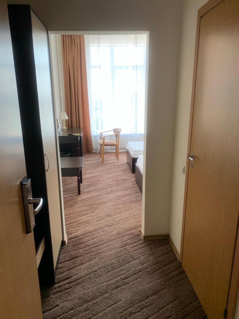 Twin Room - Disability Access photo 3