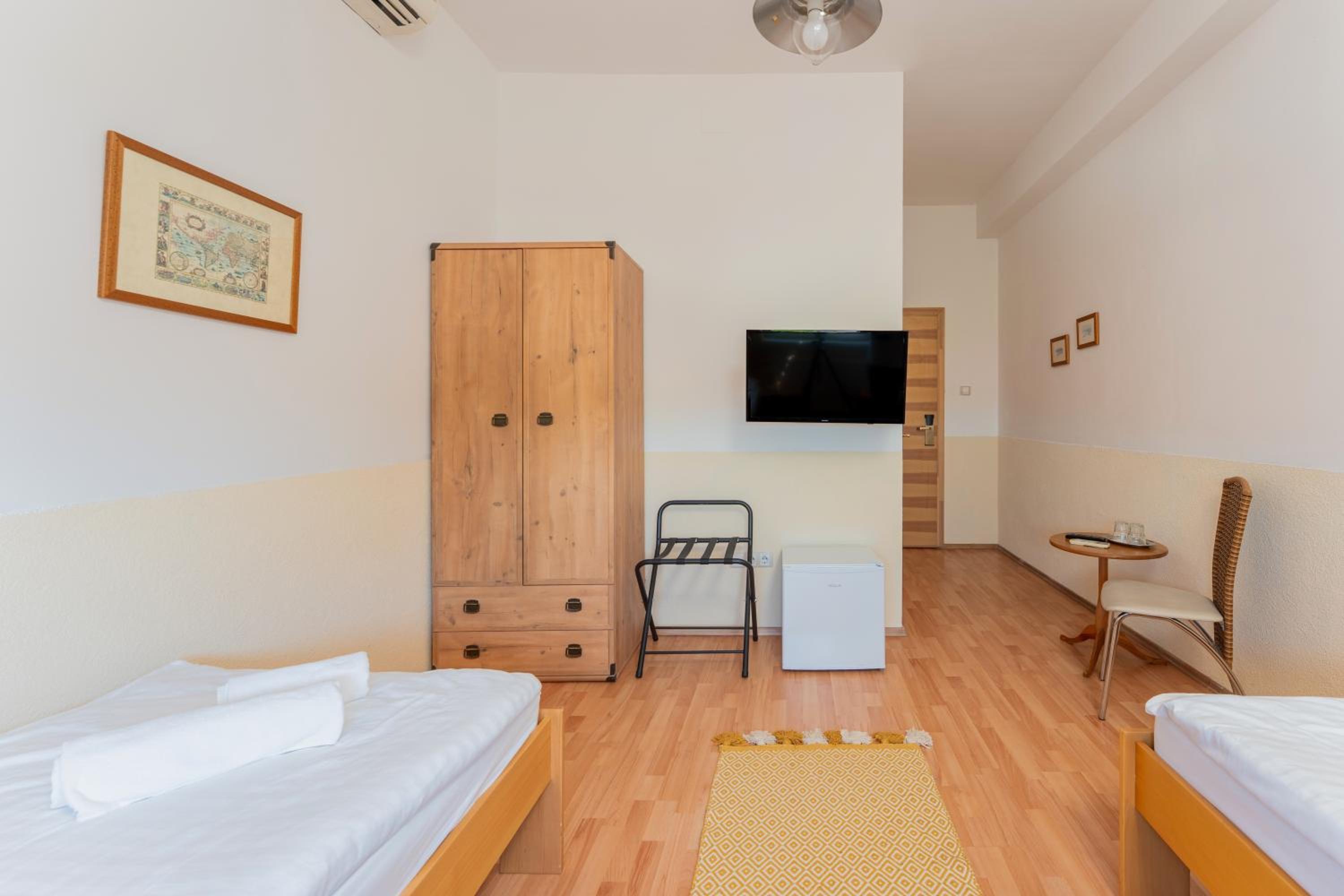 Standard Twin Room photo 3