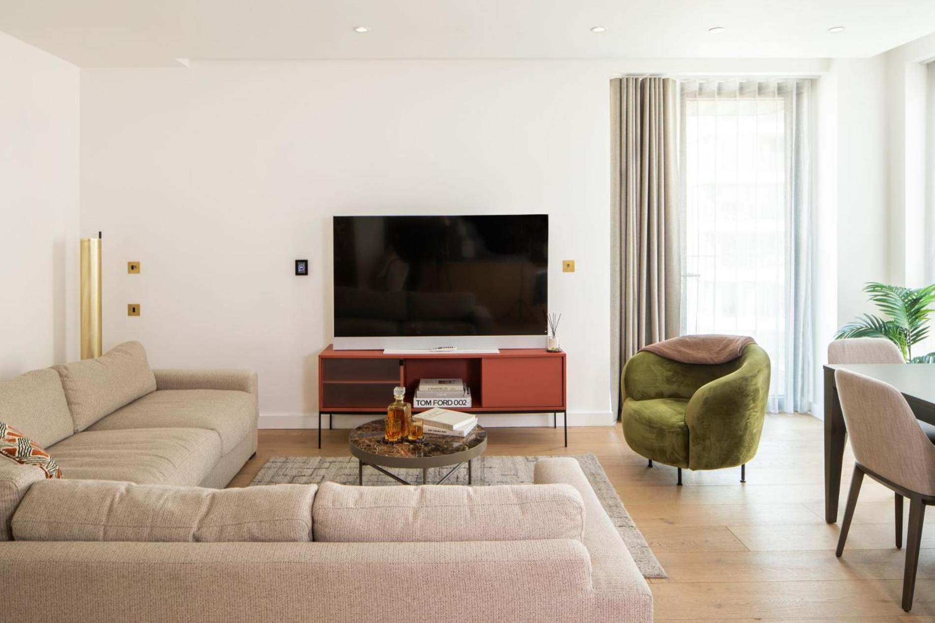 Three-Bedroom Premium Apartment with Balcony photo 1