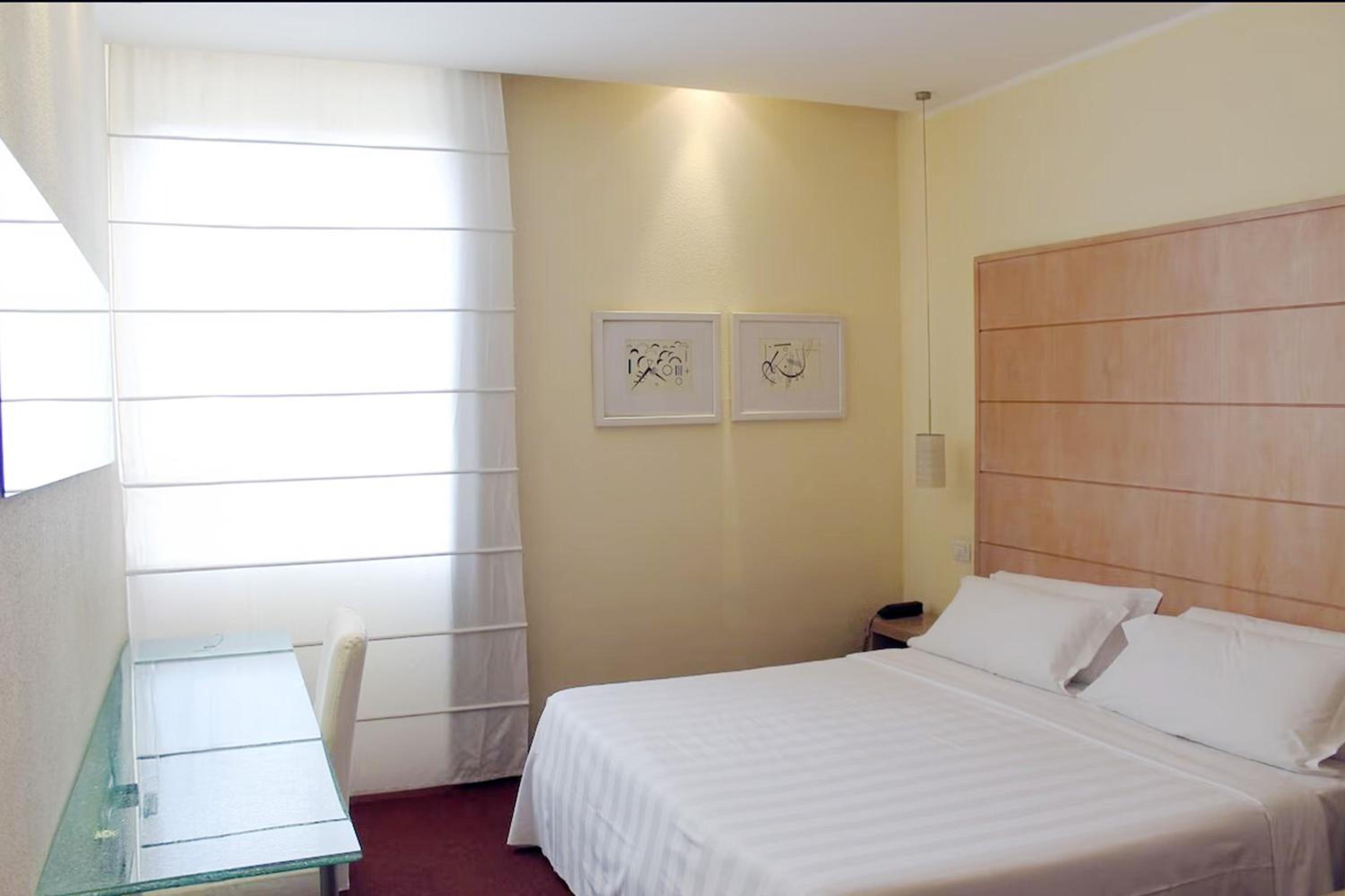 Standard Double Room - Photo 1