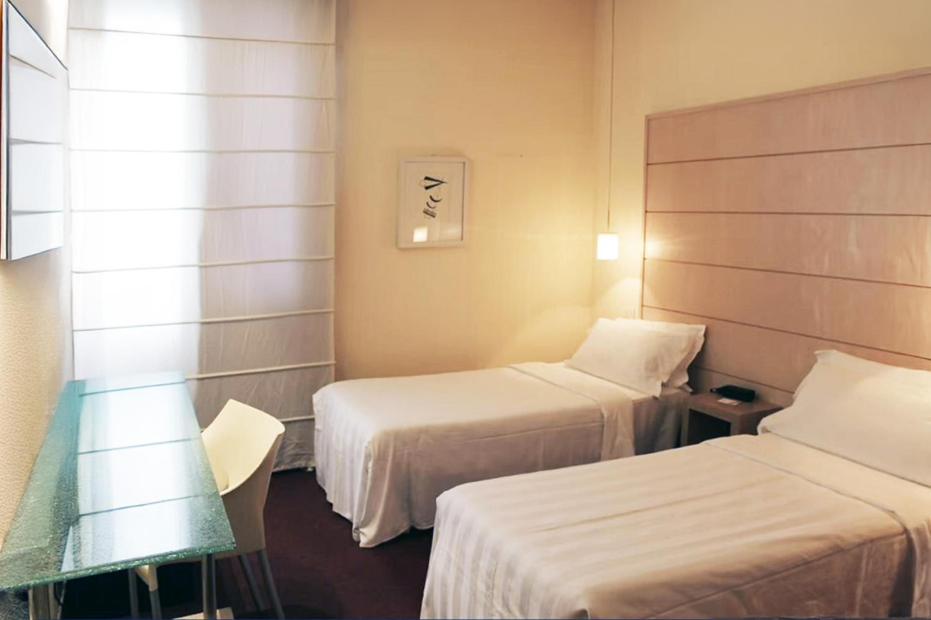Twin Room - Photo 1
