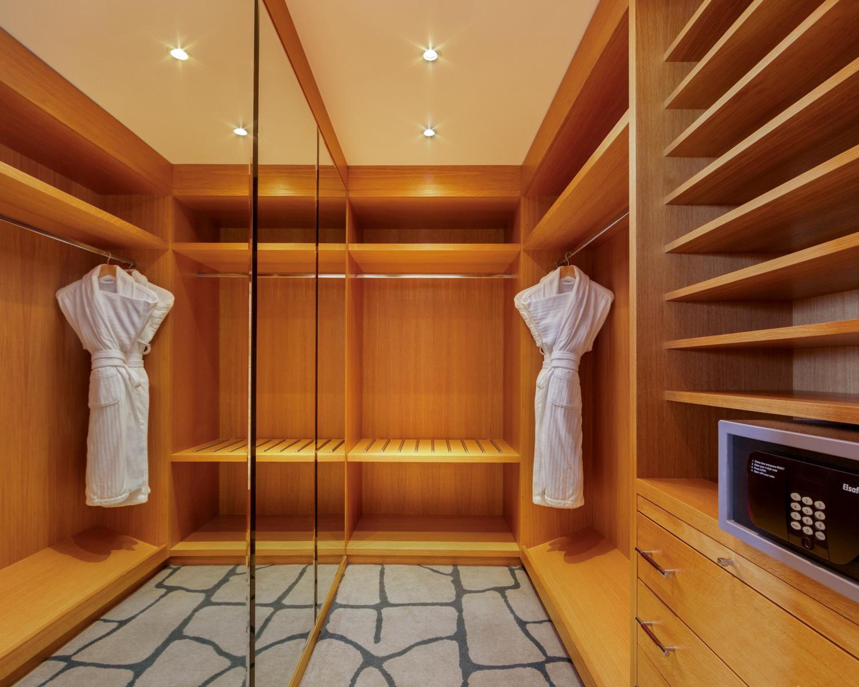 Three-Bedroom Suite with Hyde Park and Park Lane View thumbnail 5