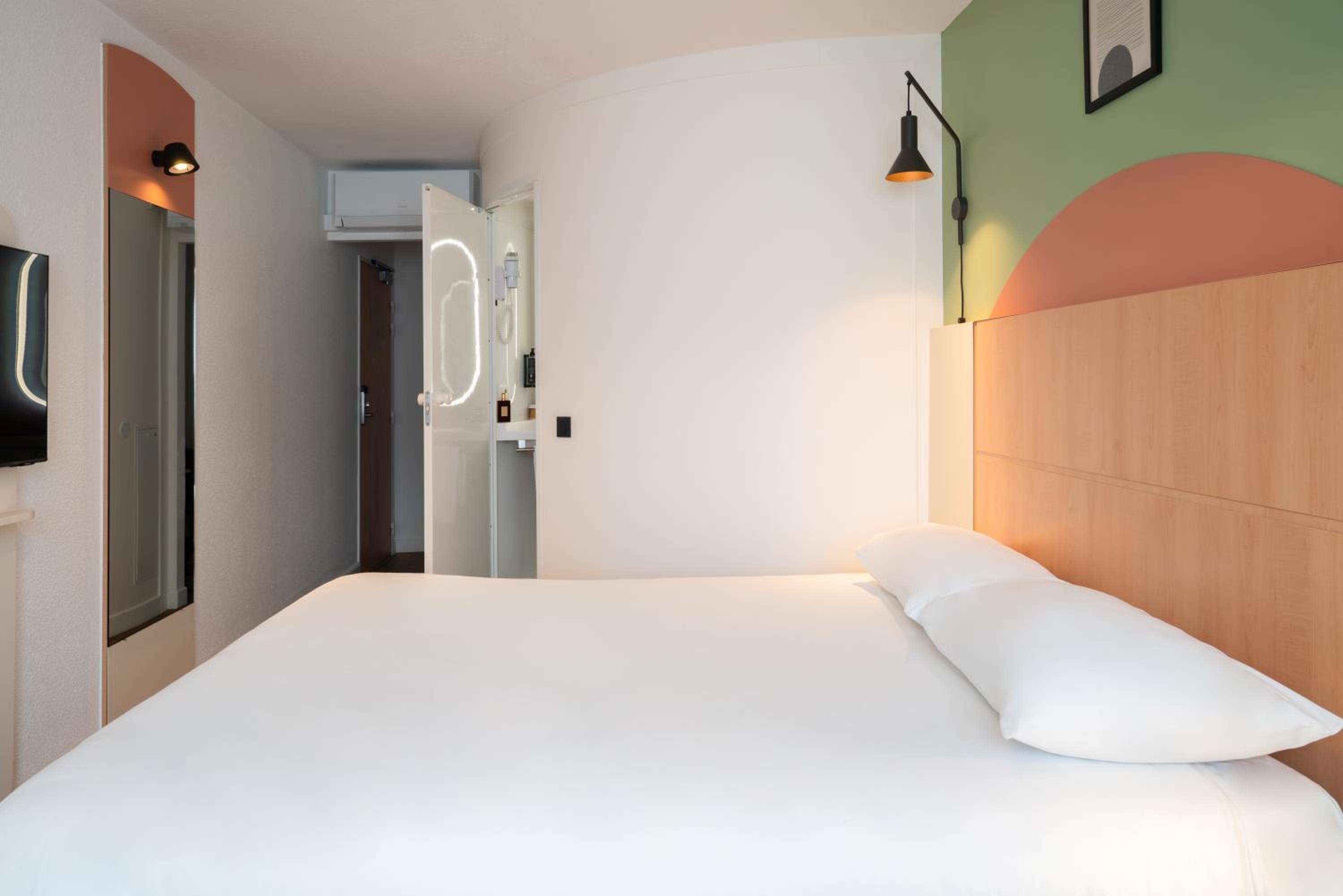 Standard Double Room with Sofa Bed - Photo 6