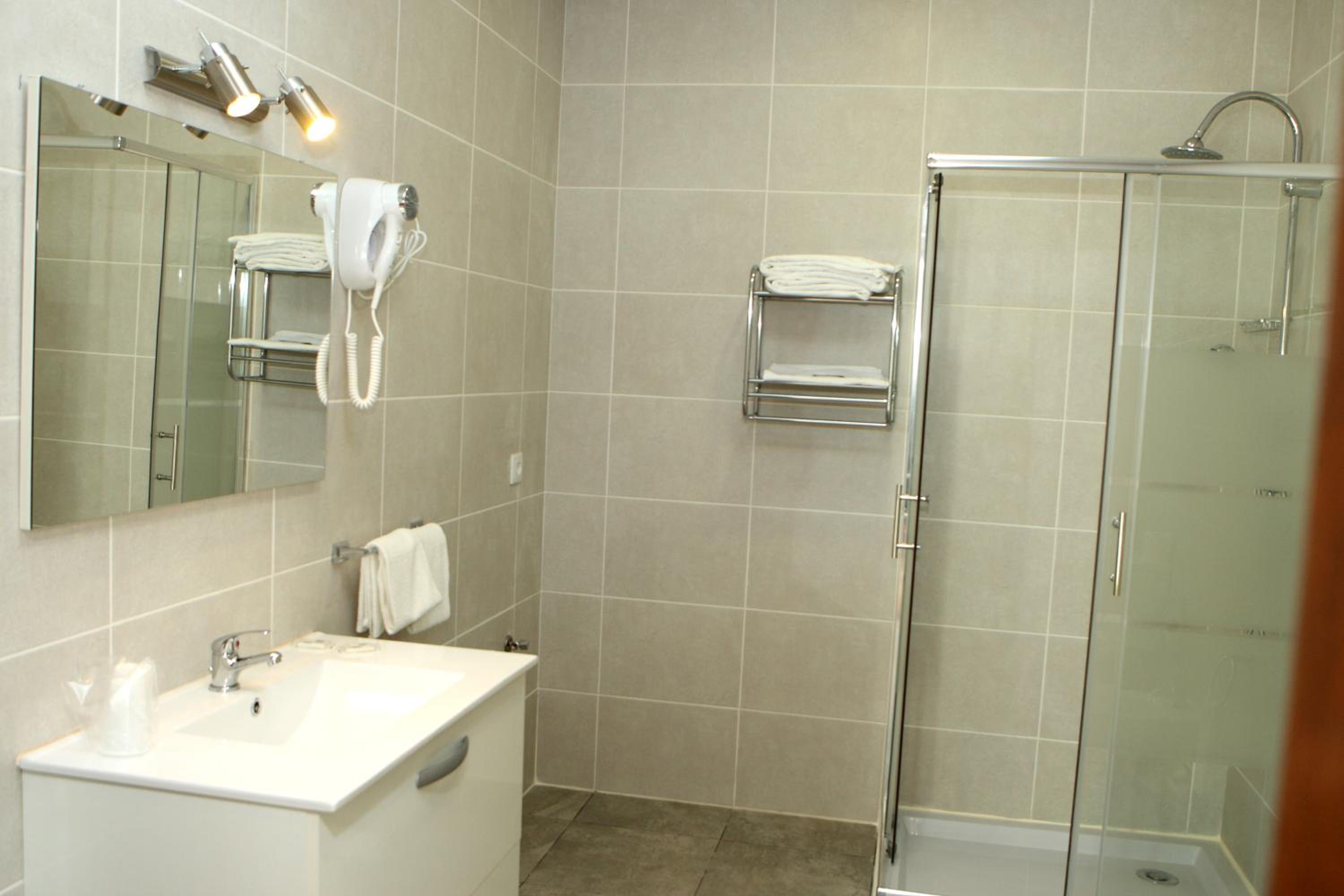 Standard Double Room - Photo 2