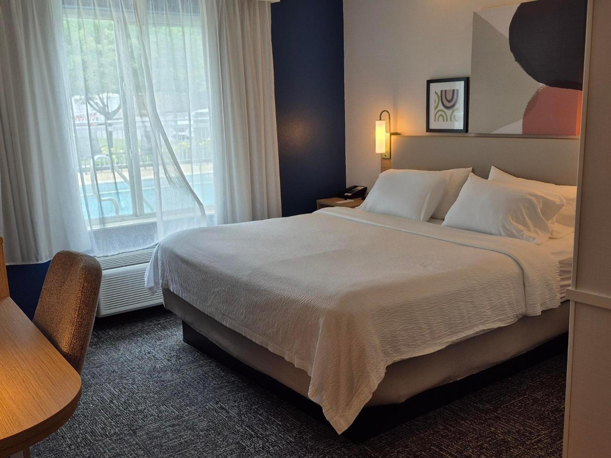 King Suite with Sofa Bed - Non-Smoking photo 1