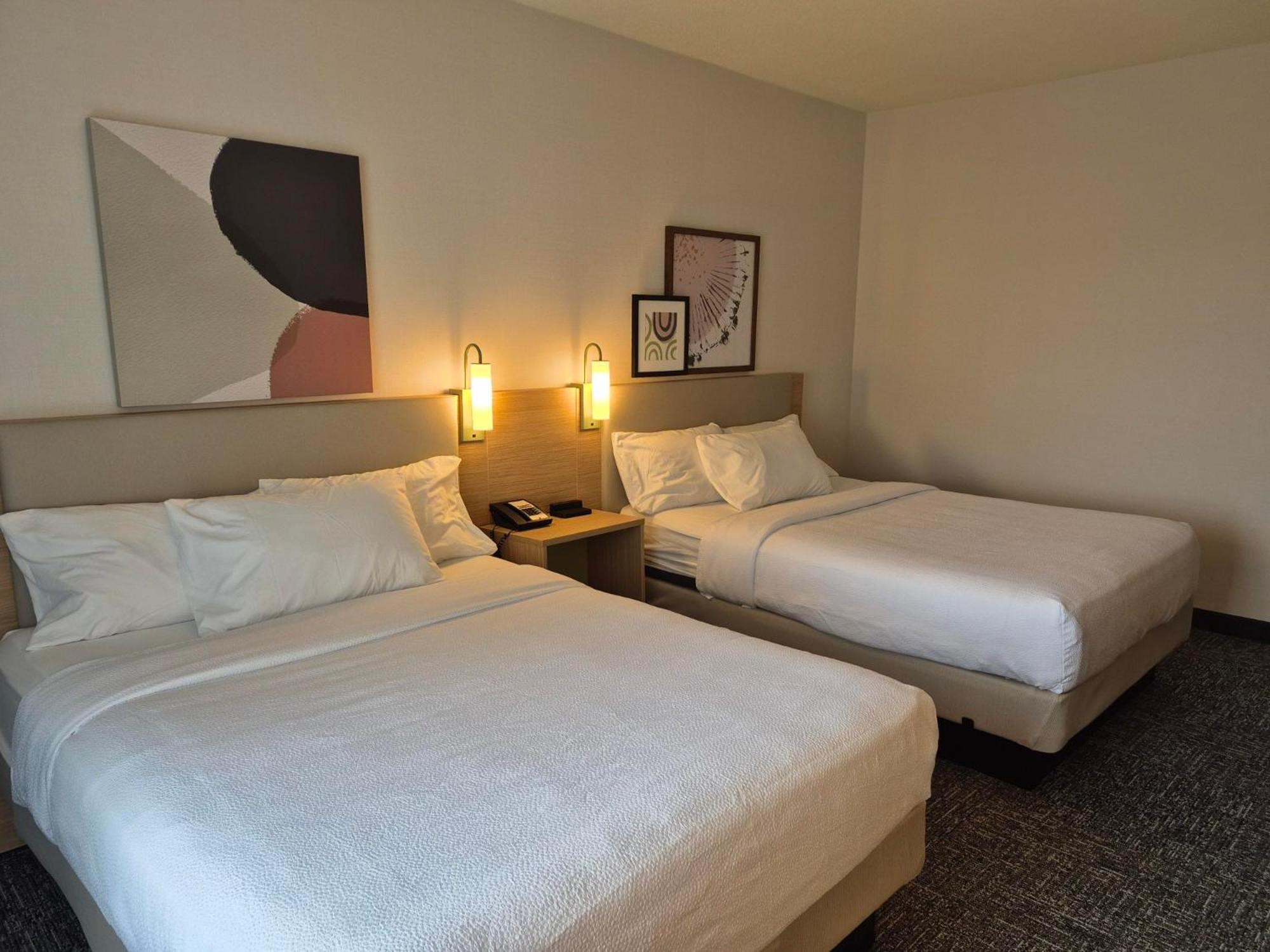 Queen Room with Two Queen Beds and Mobility Accessible Tub photo 3