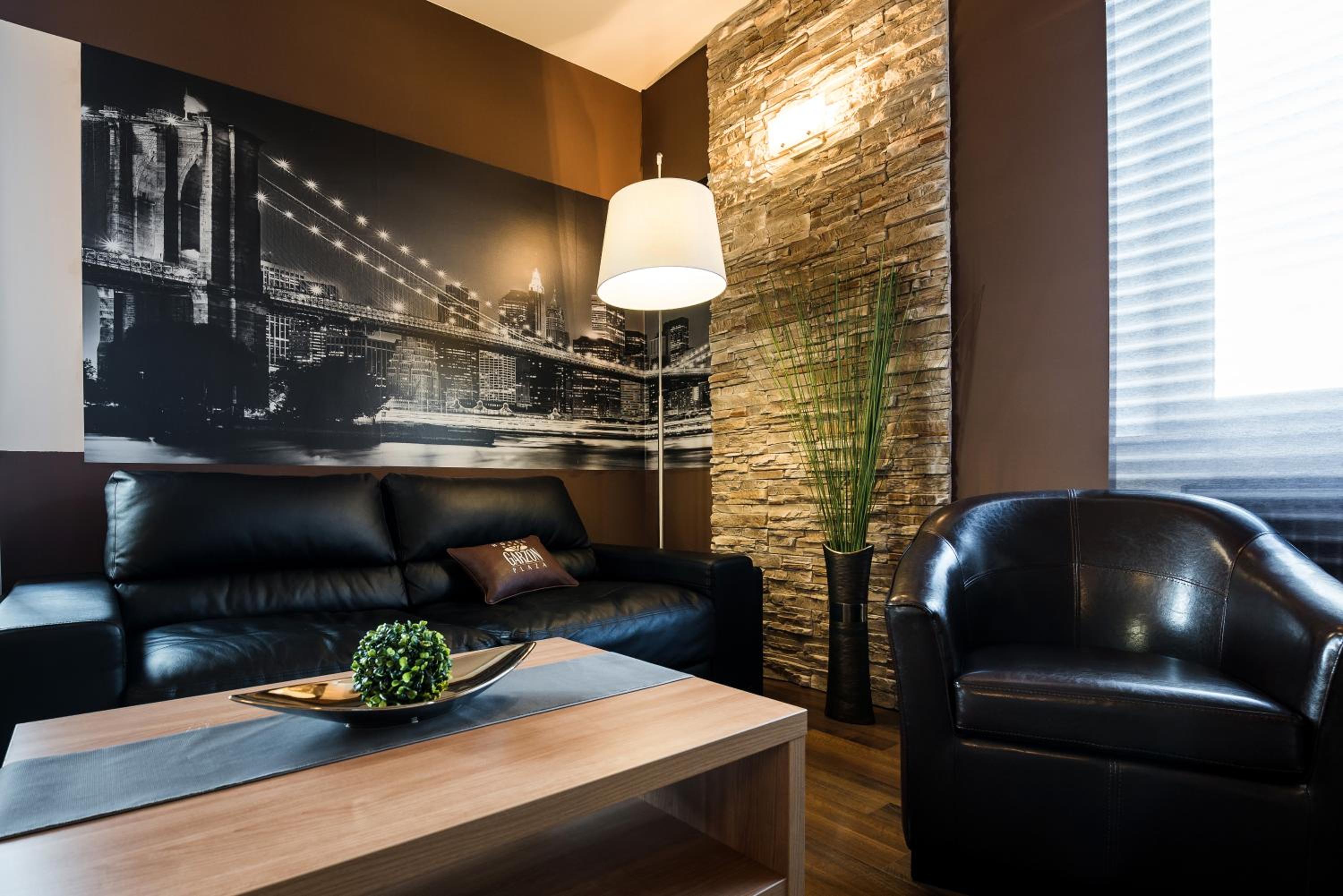Suite - Photo 2