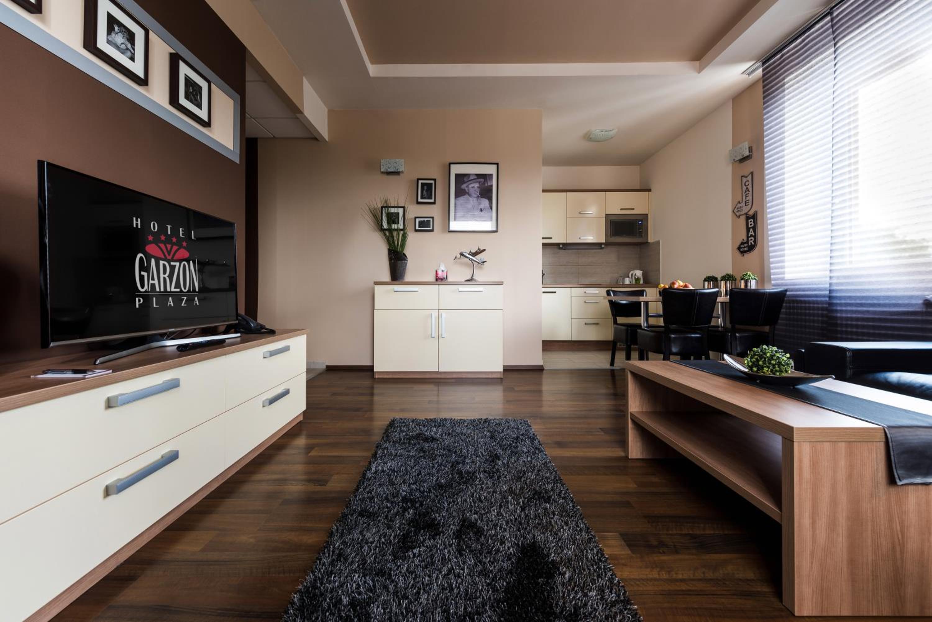 Suite - Photo 3