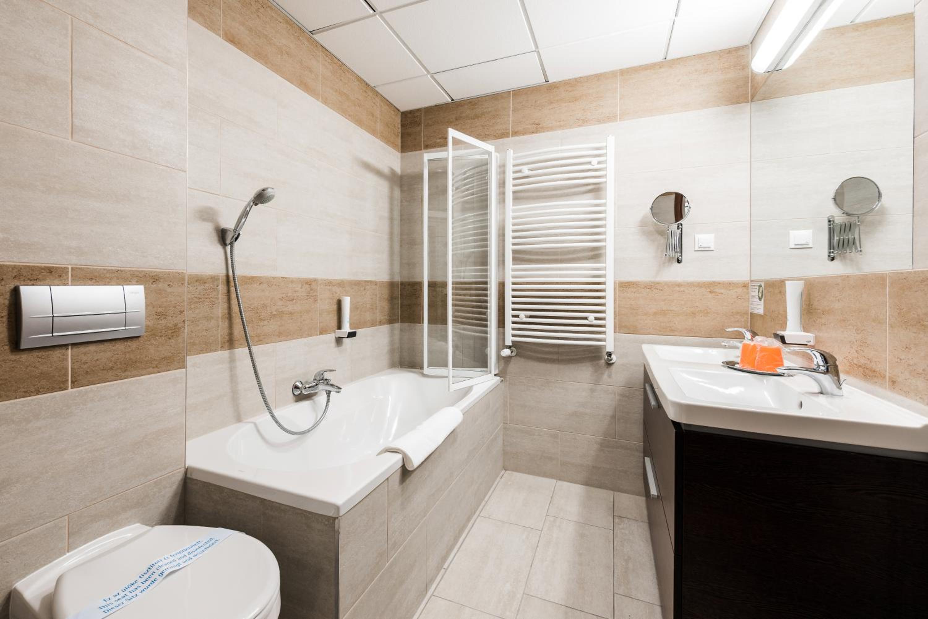 Suite - Photo 5
