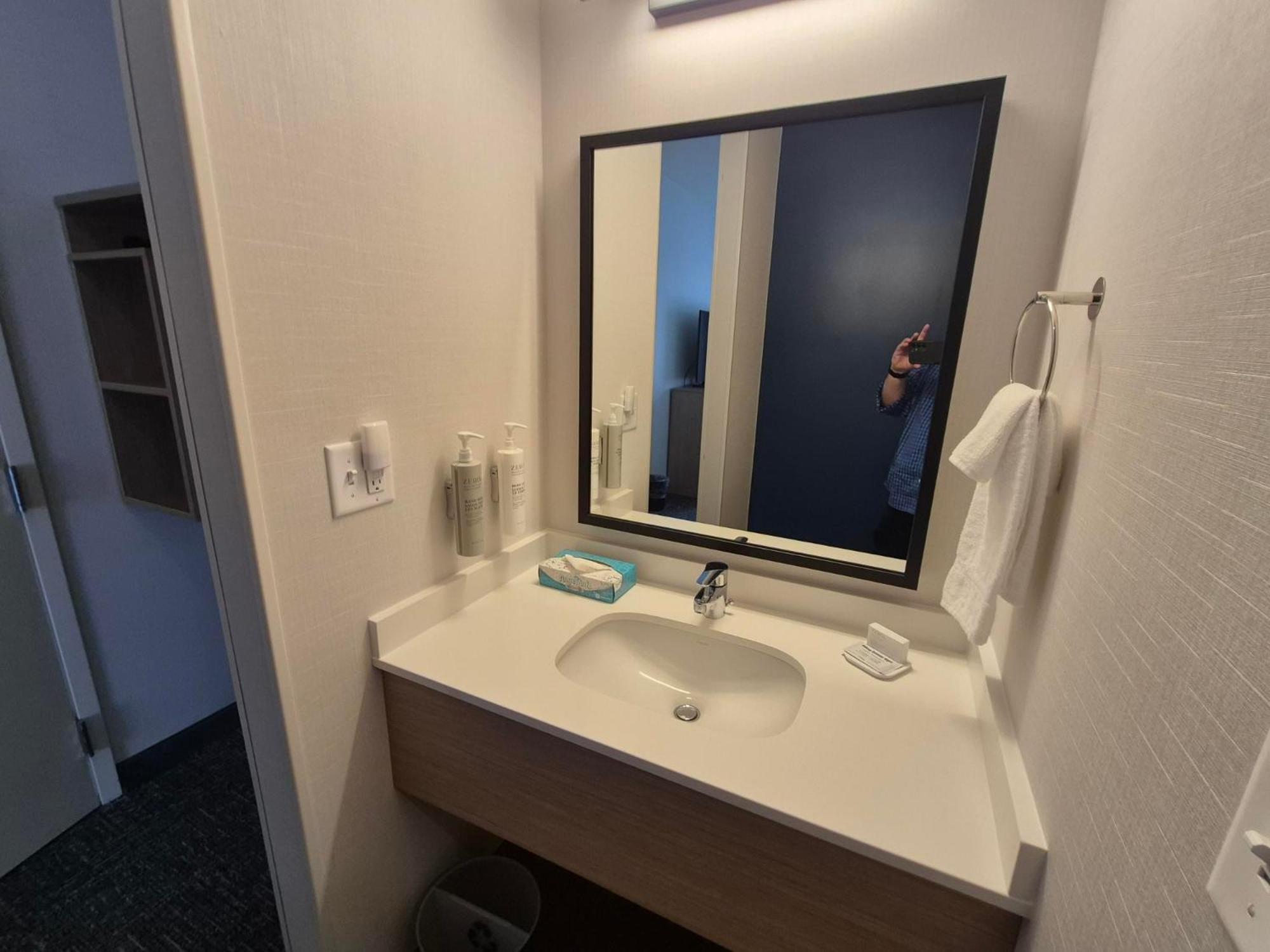 Queen Room with Two Queen Beds and Mobility Accessible Tub photo 2