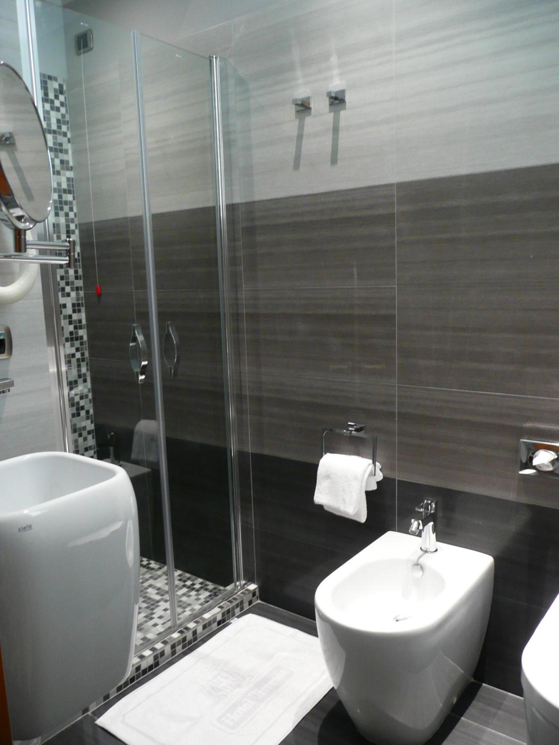Double or Twin Room with Balcony photo 3