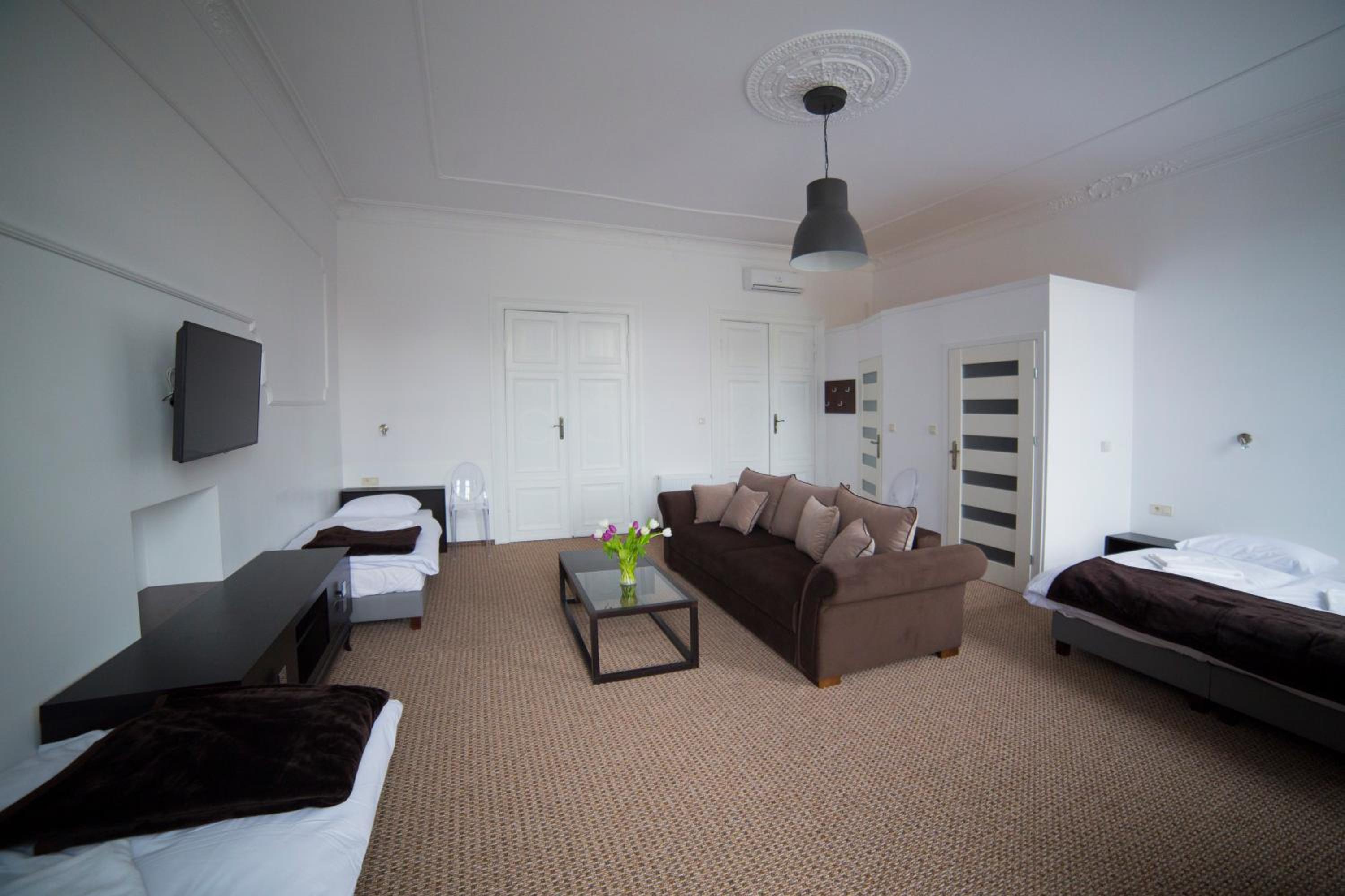 Quadruple Room with Bathroom - Photo 1