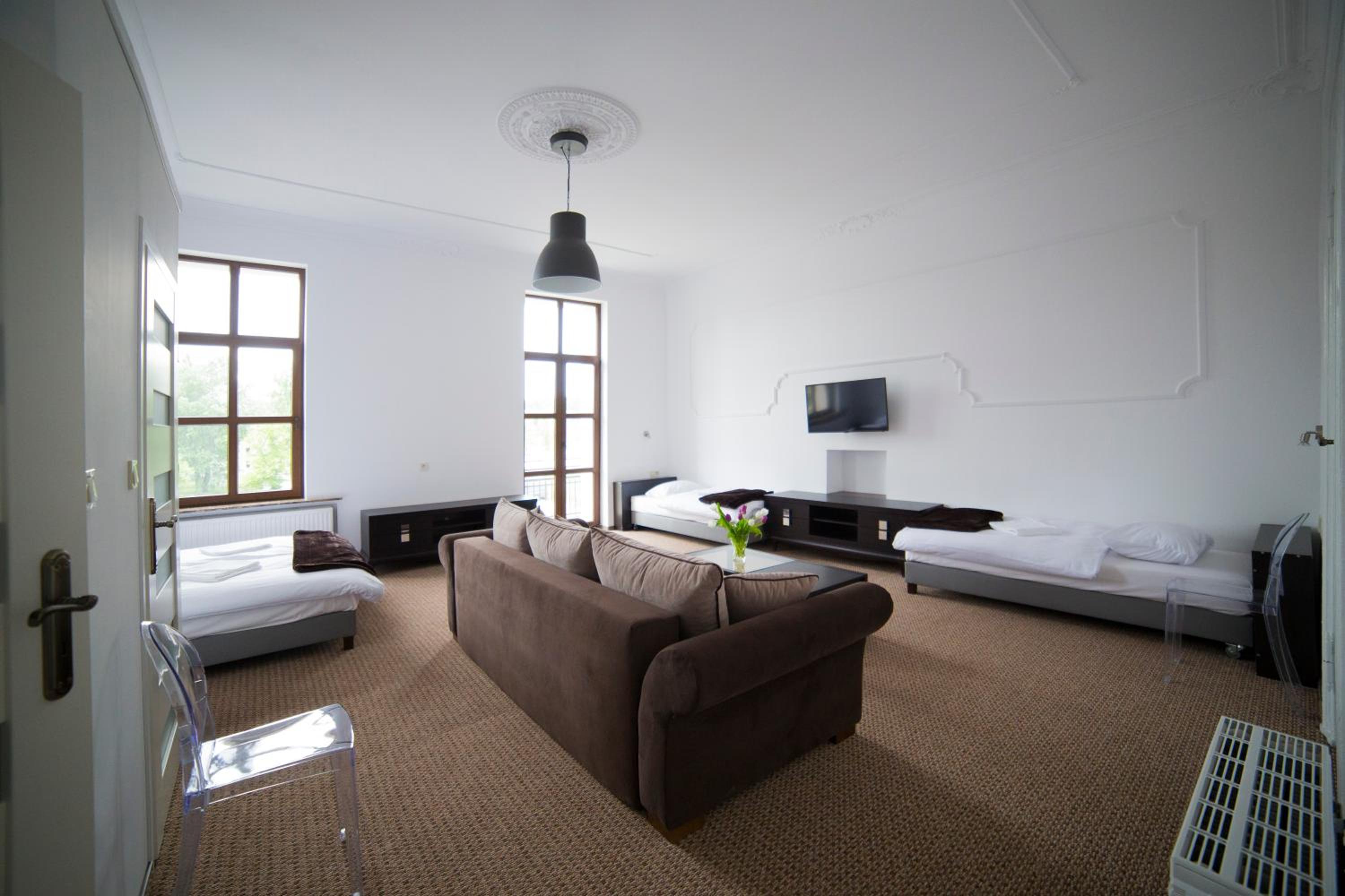 Quadruple Room with Bathroom - Photo 4